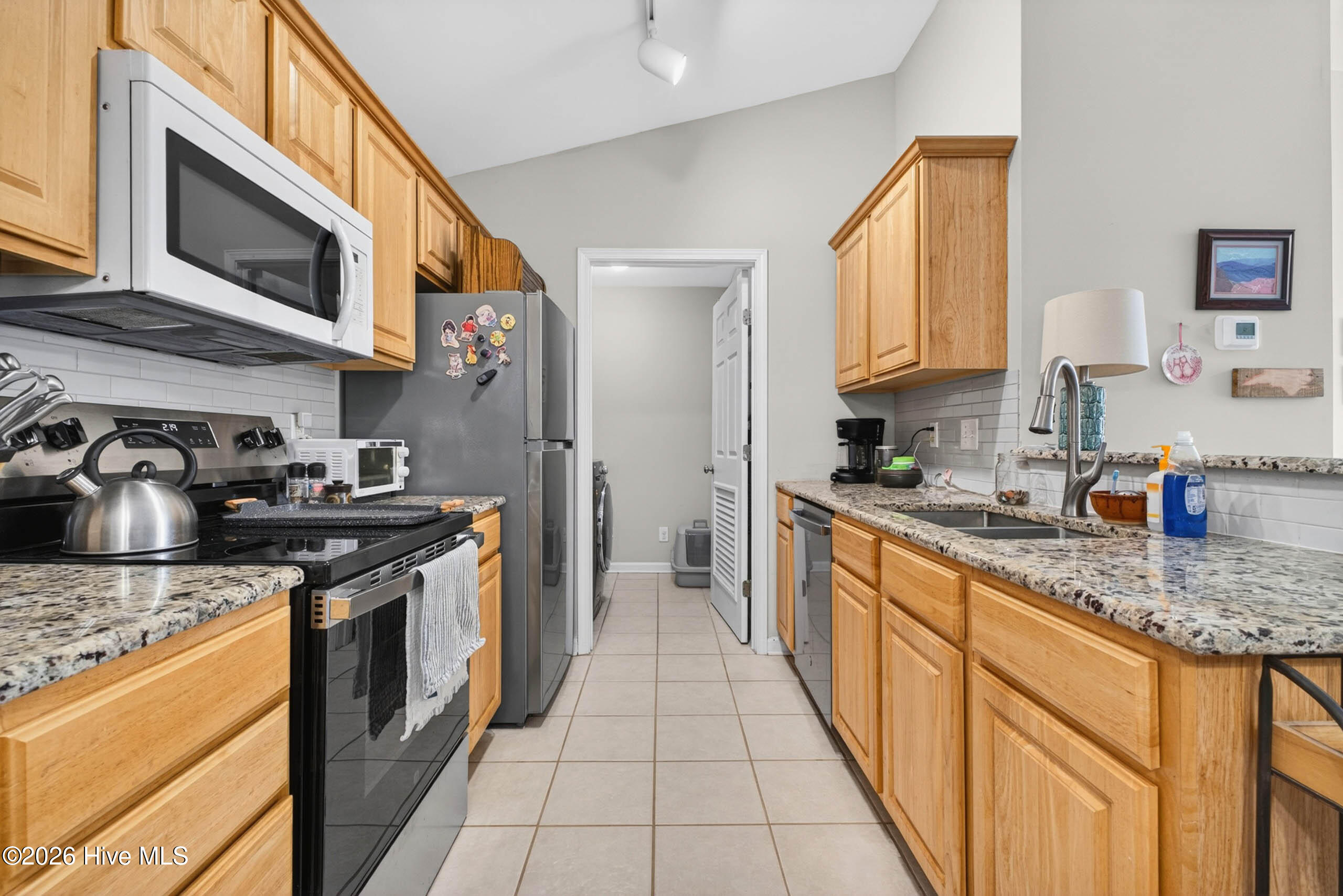 100569095 | Photo 11