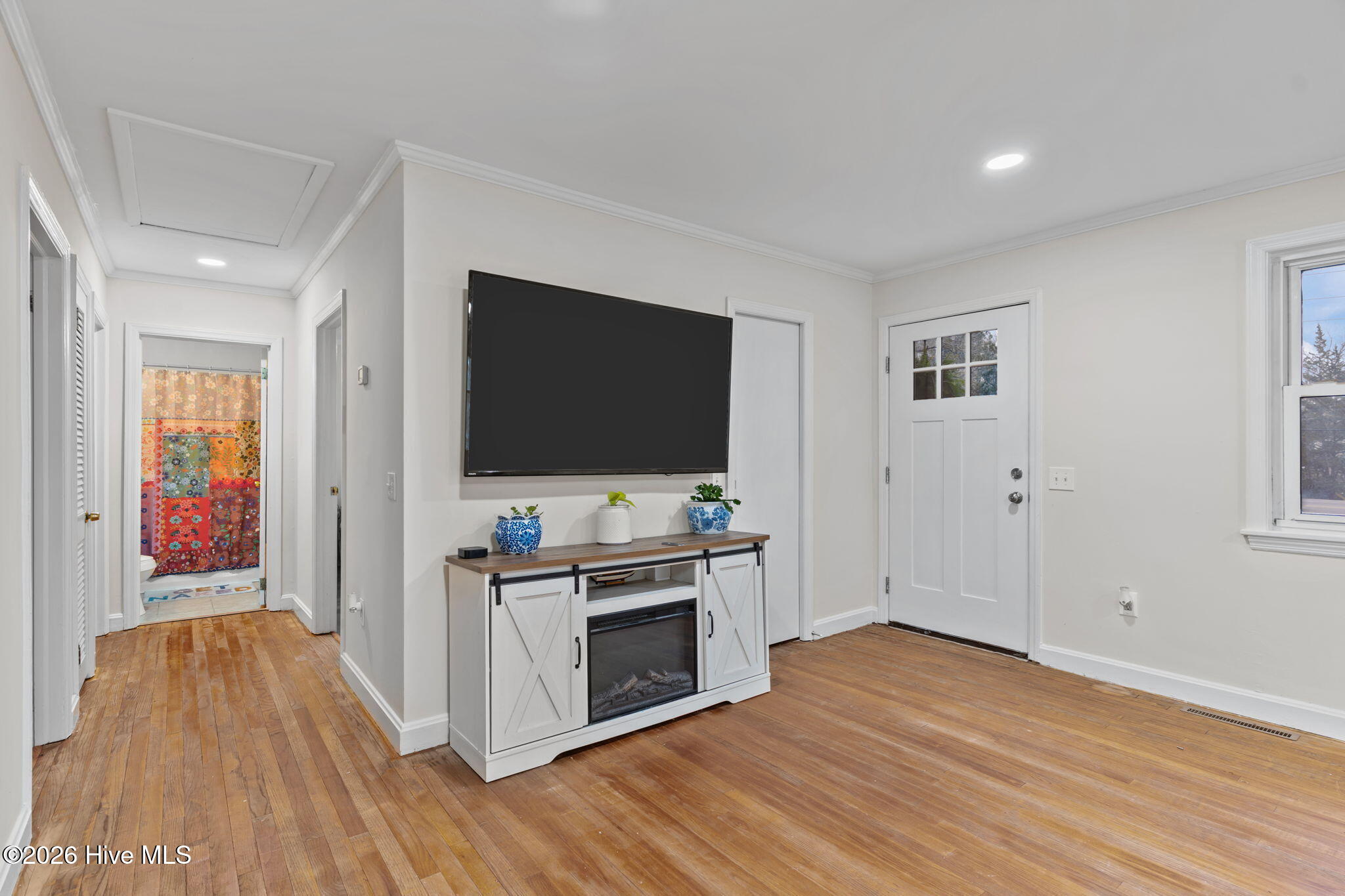 100557661 | Photo 11