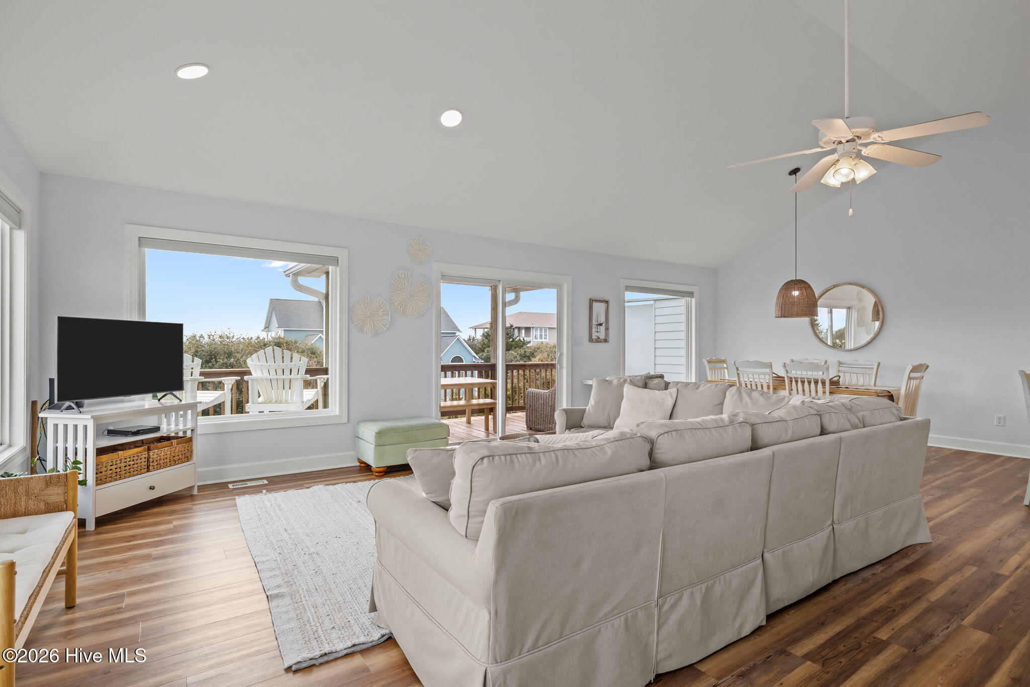 100547357 | Photo 21