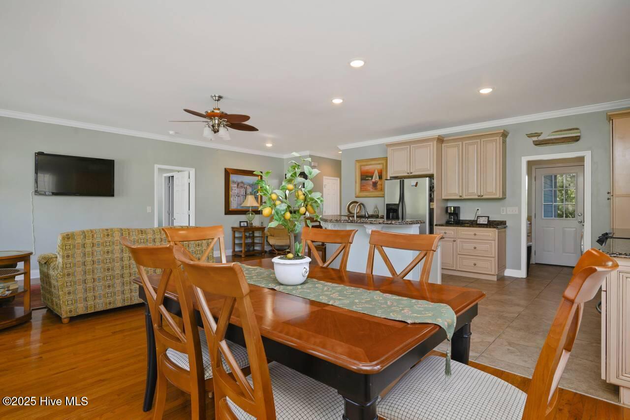 100541389 | Photo 41