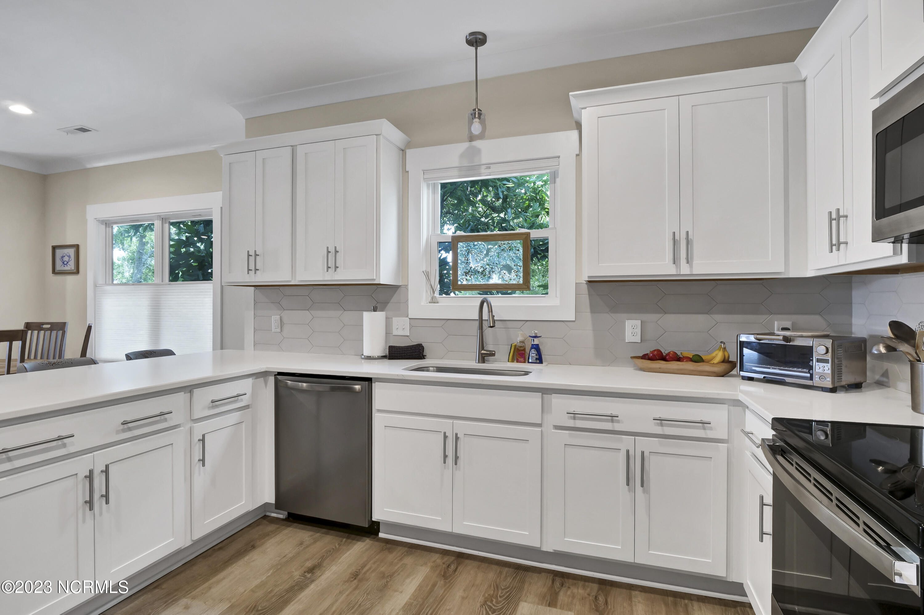 100526223 | Photo 12