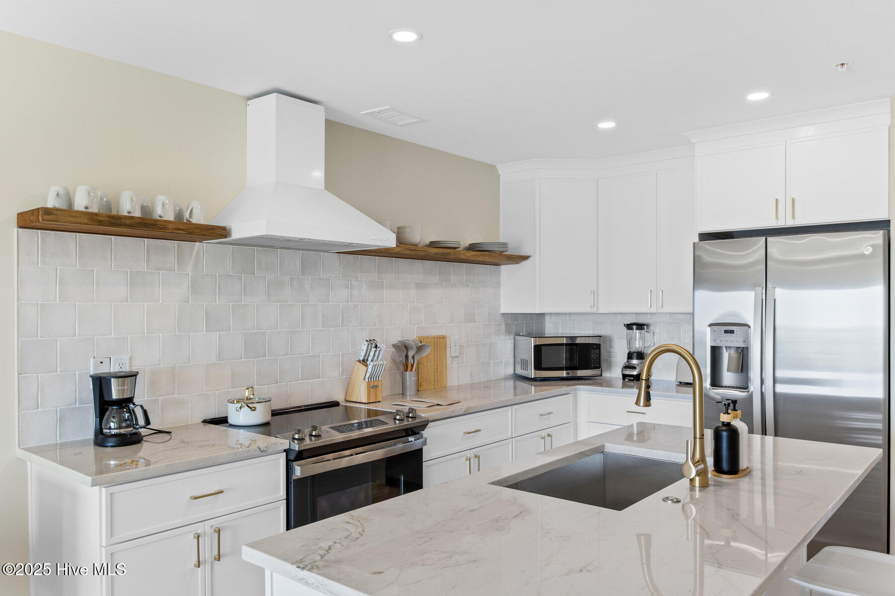 100523211 | Photo 15