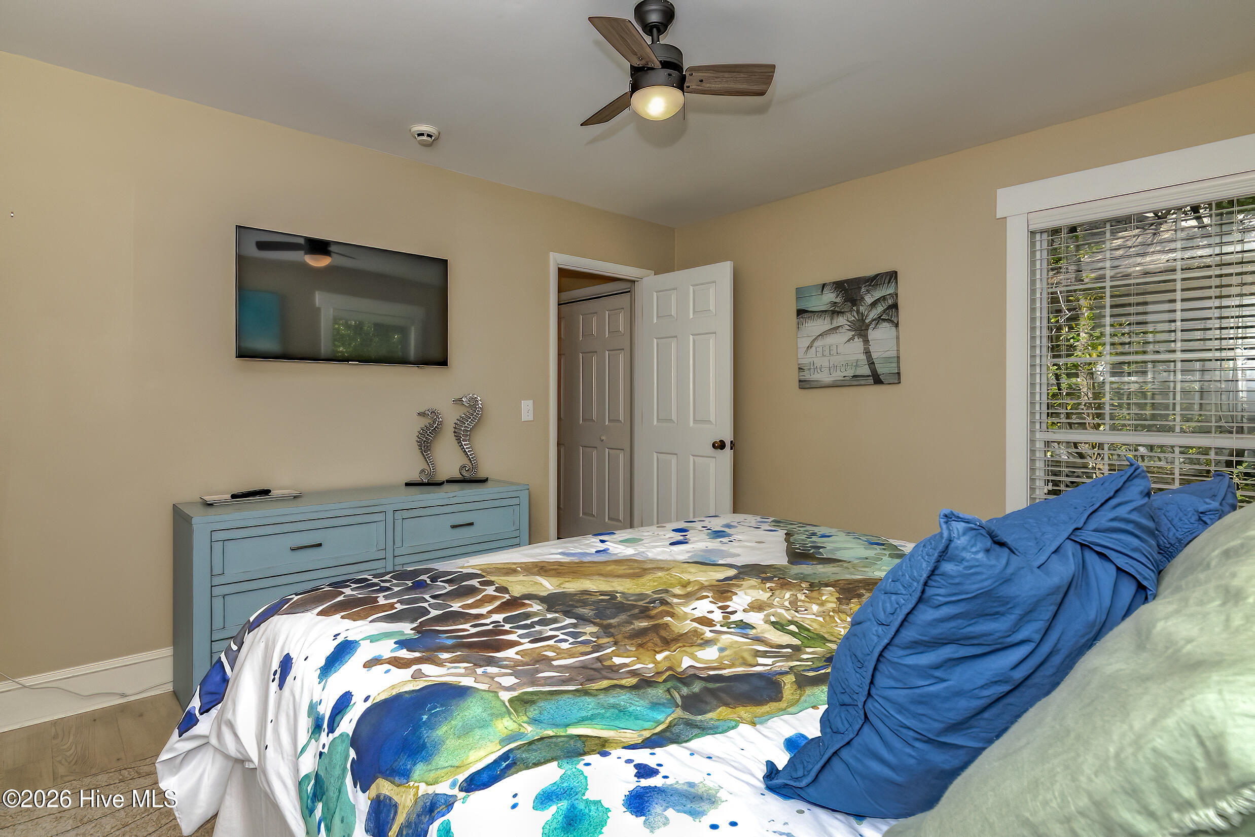 100557285 | Photo 25