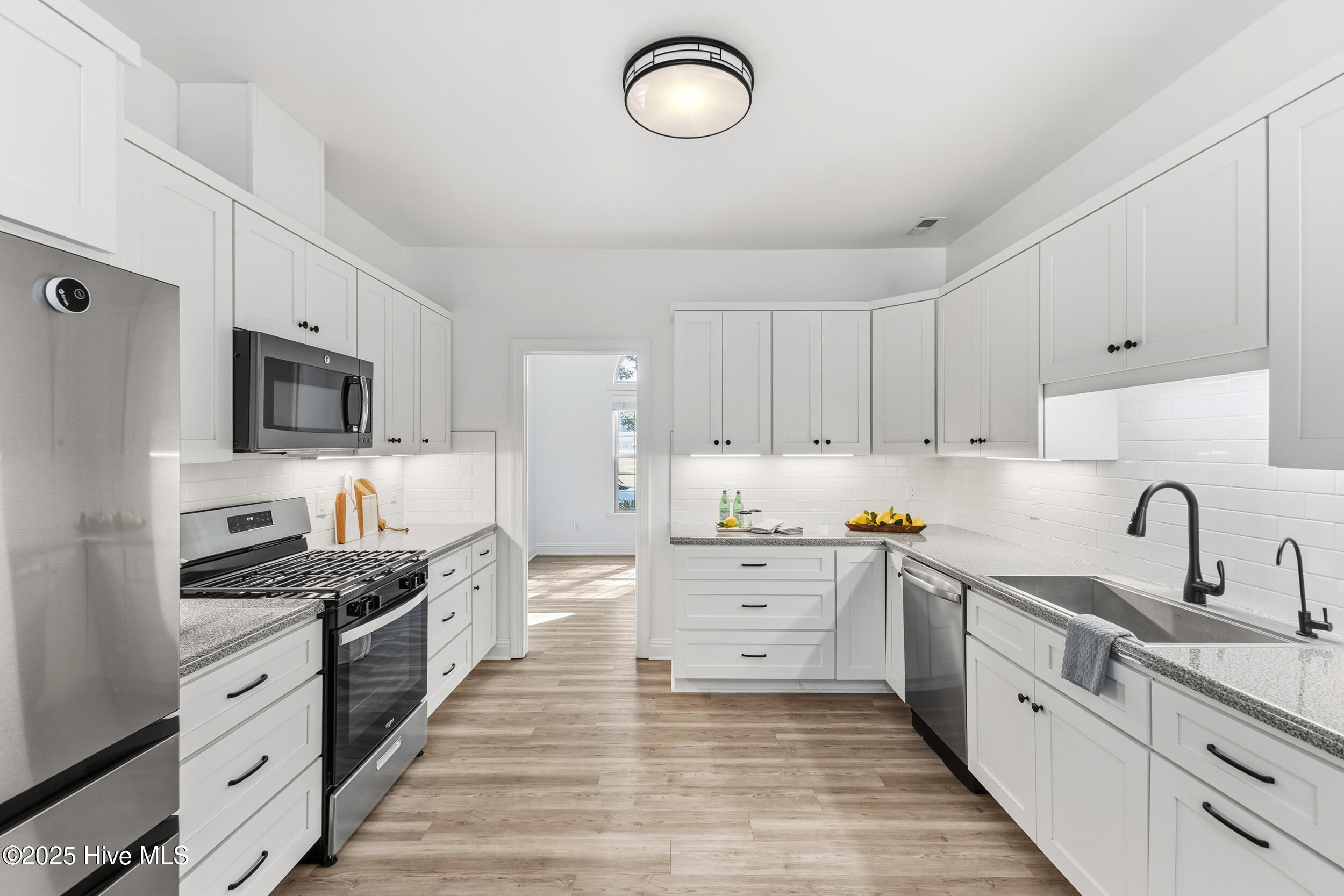 100537755 | Photo 13