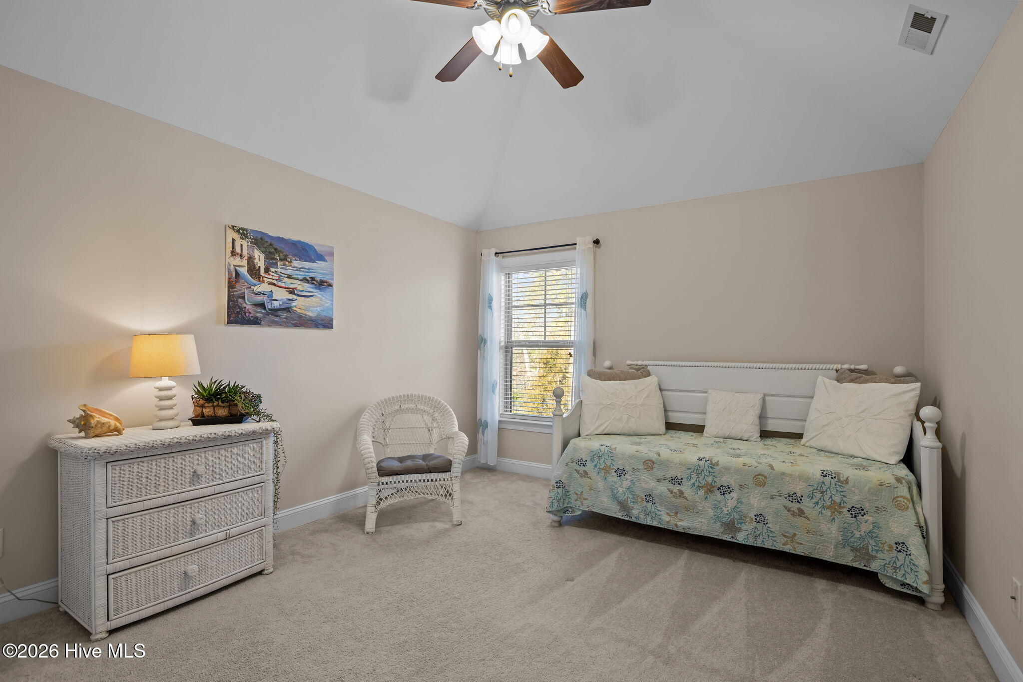 100549761 | Photo 35