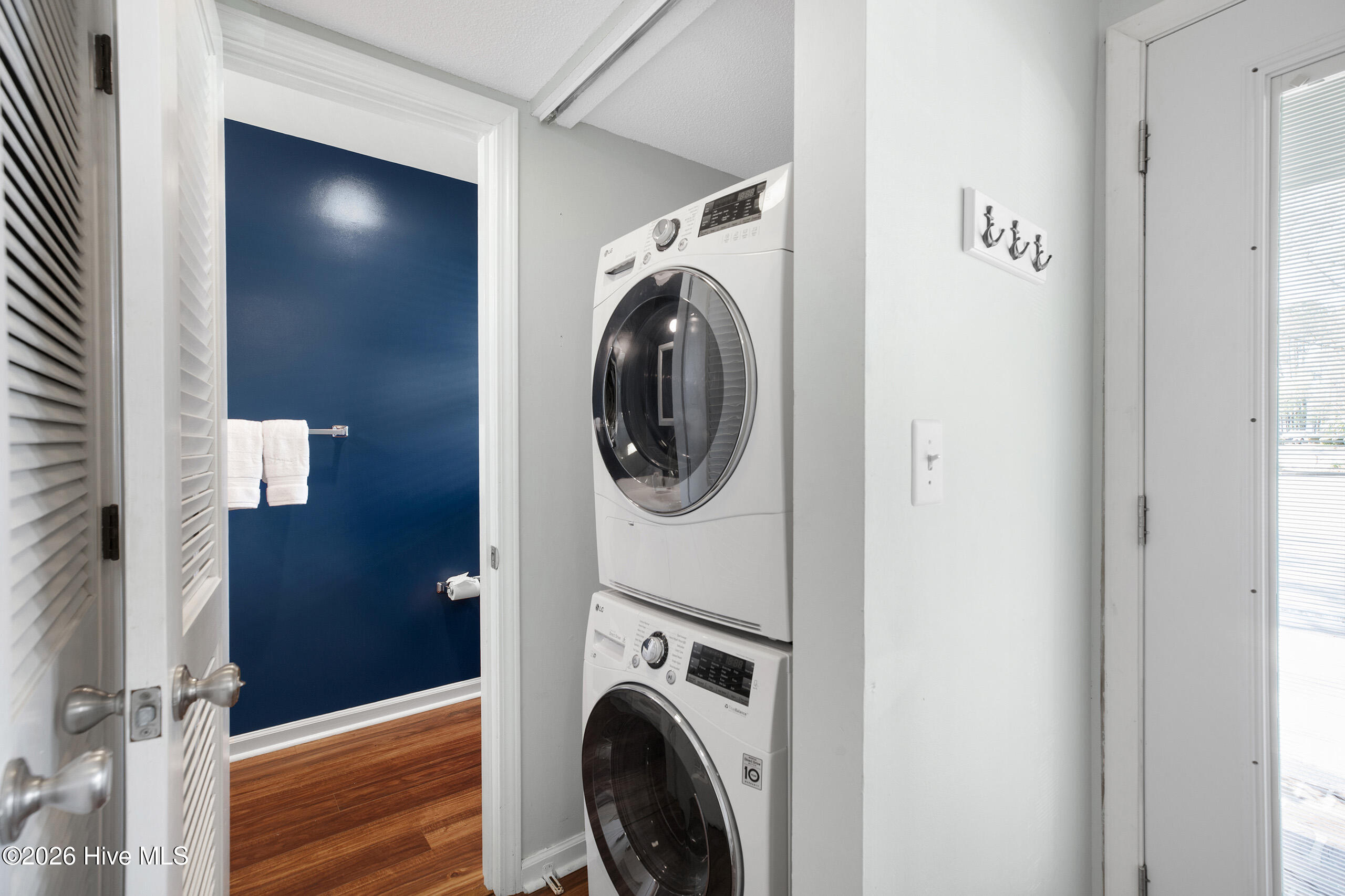 100561639 | Photo 22