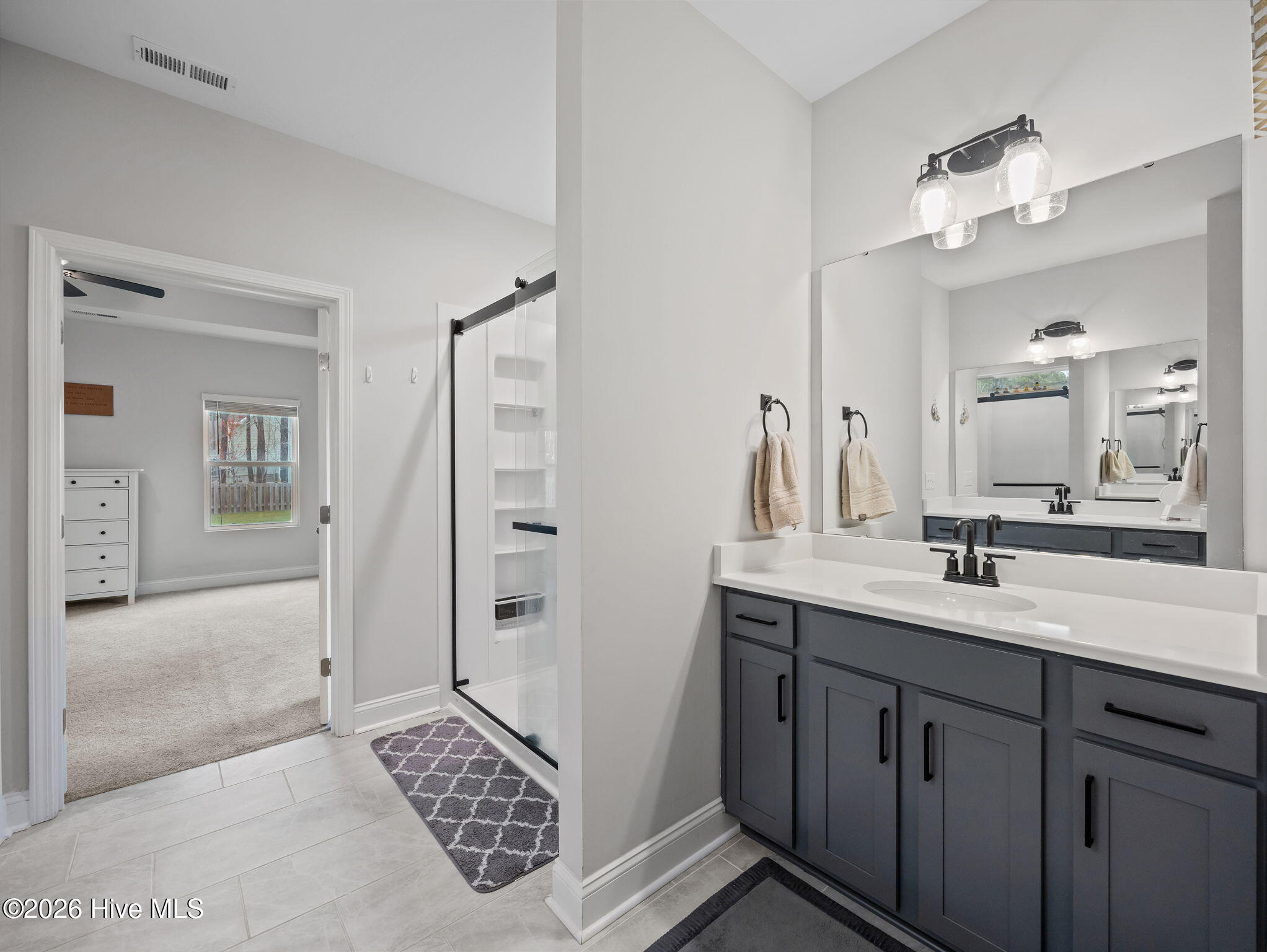 100562979 | Photo 20