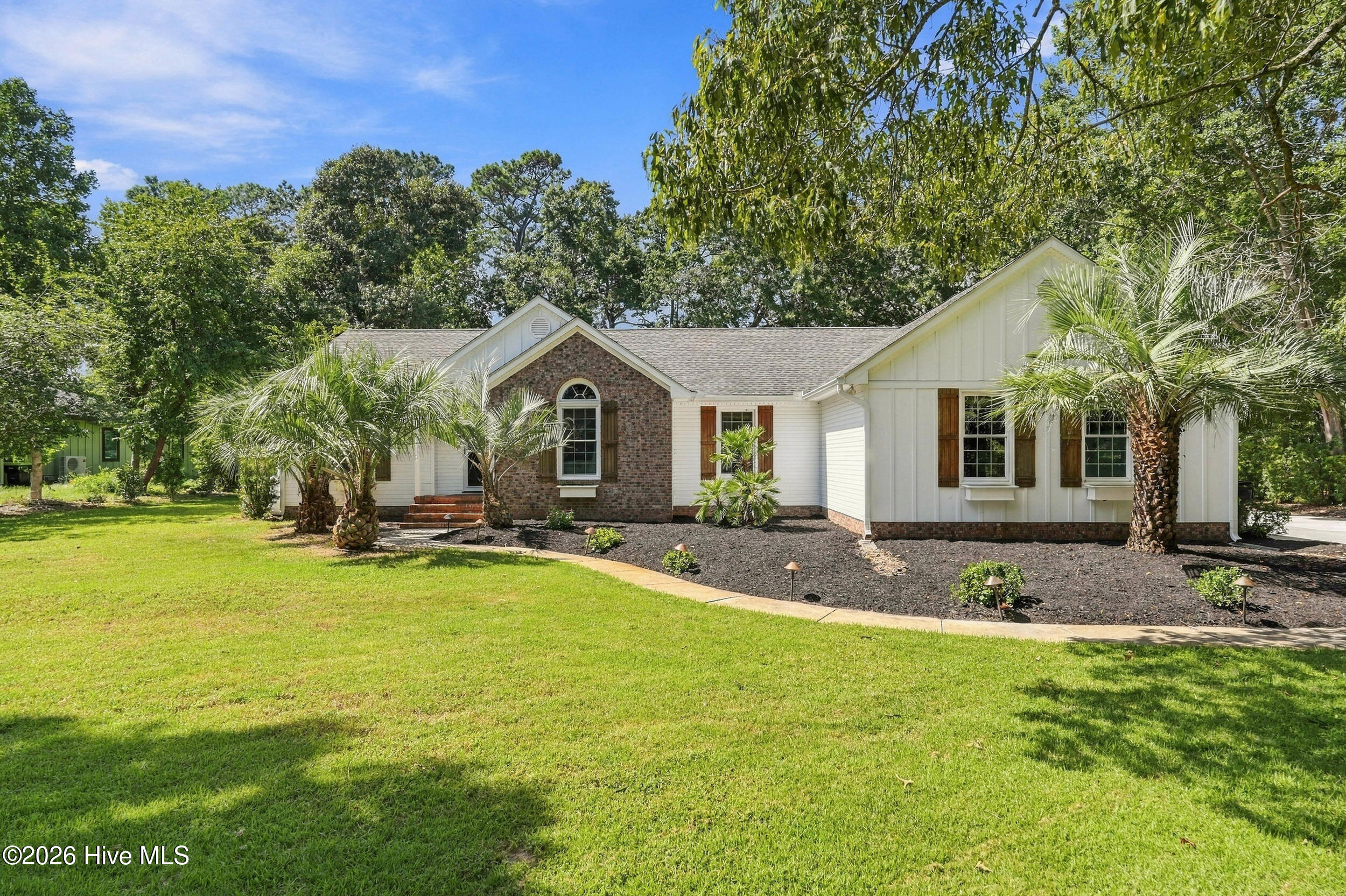 Listing photograph for 613 Ravenswood Road, Hampstead, NC 28443