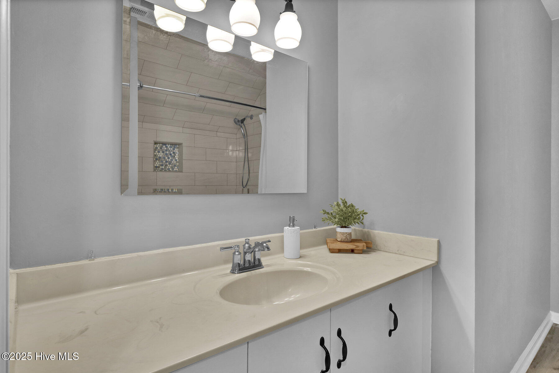 100545503 | Photo 42