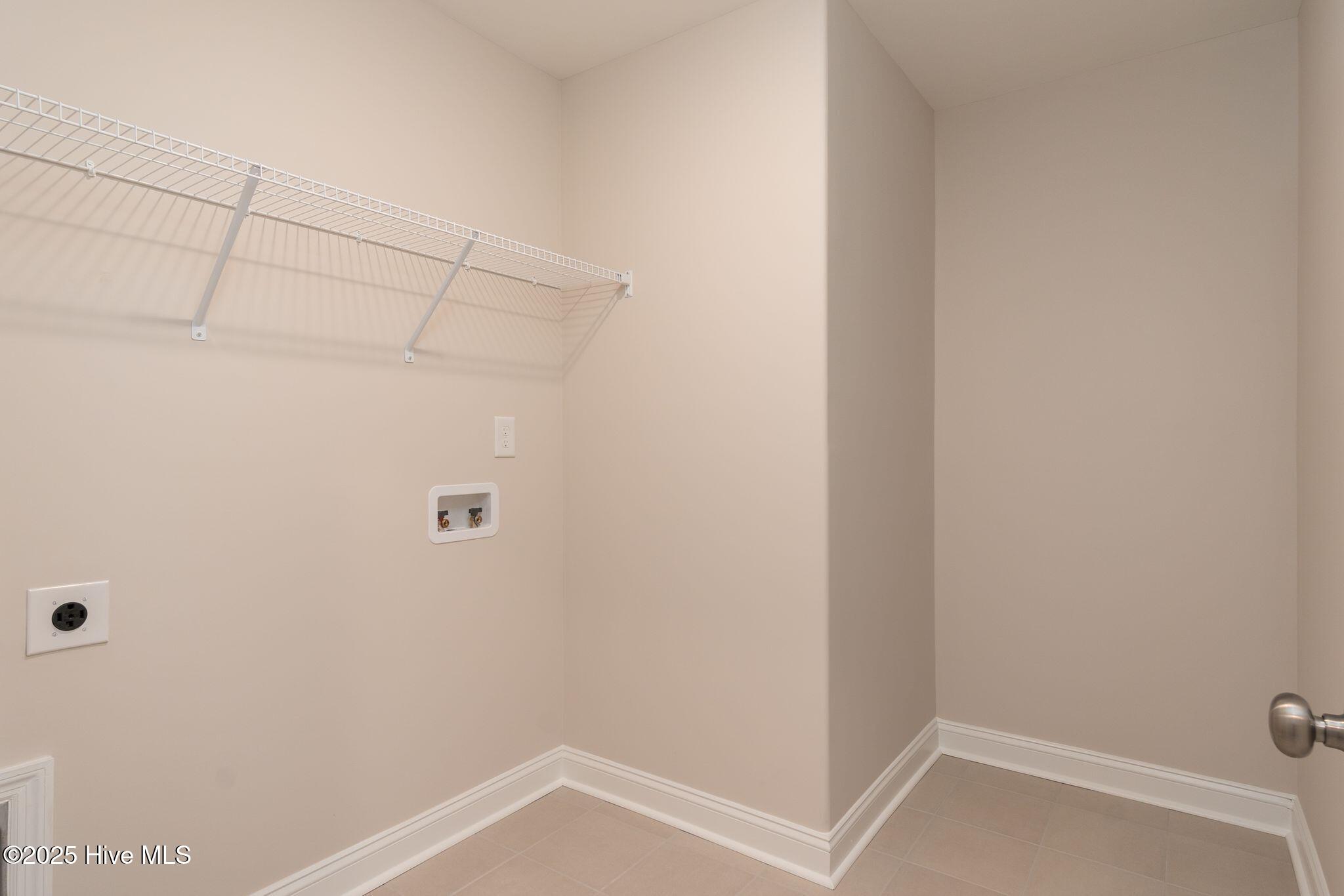 100531003 | Photo 37