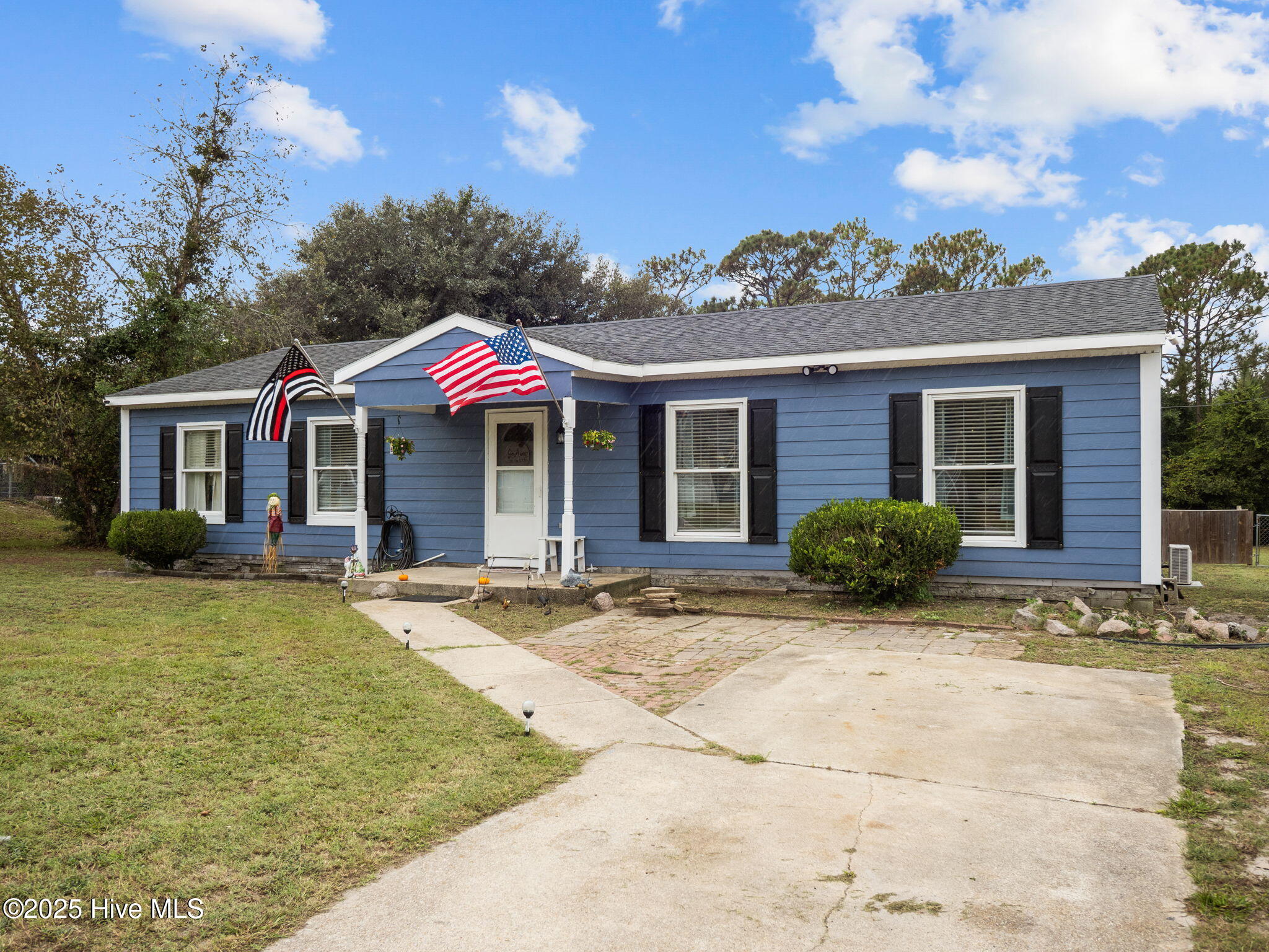 Homes for sale in Hubert, NC | 87 Crown Point Rd, Hubert, NC 28539 | MLS# 100533572