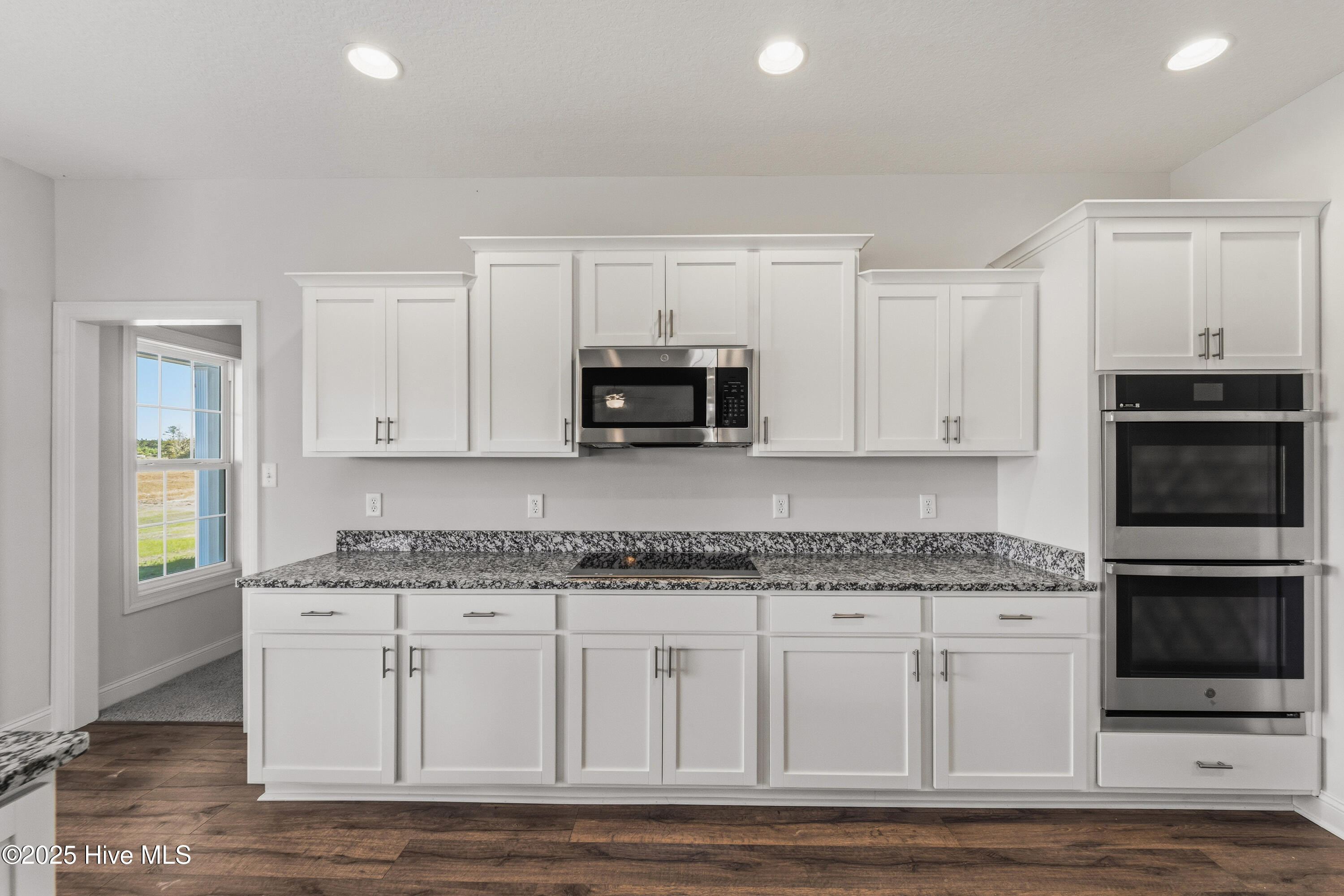 100507168 | Photo 11