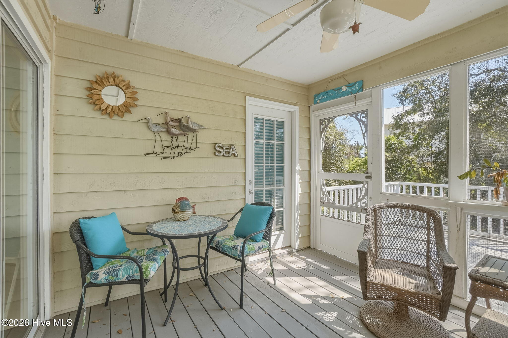 100565940 | Photo 12