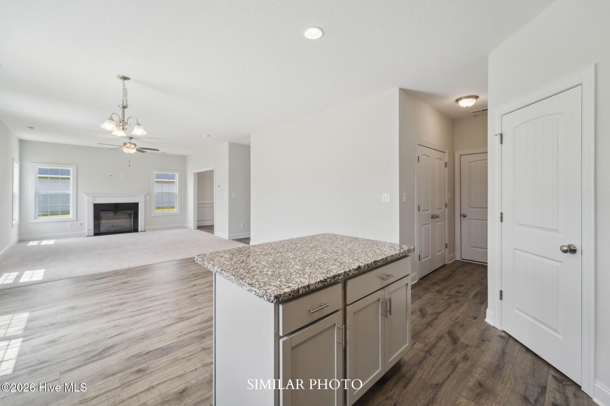 100561263 | Photo 12