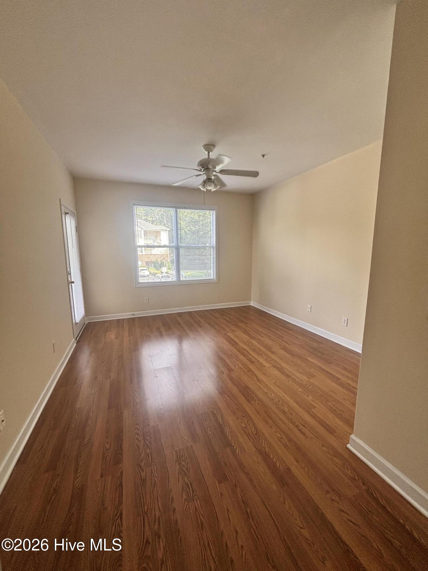 100548936 | Photo 11