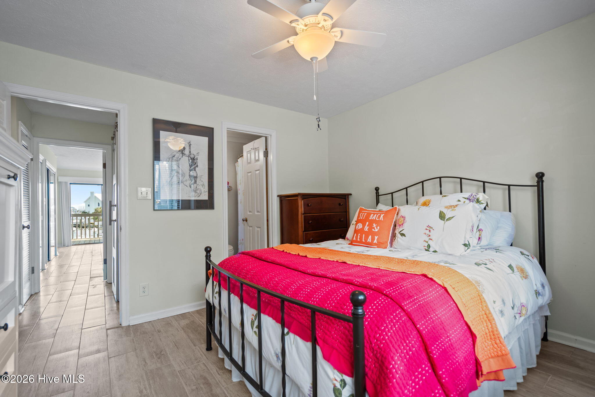 100563090 | Photo 32