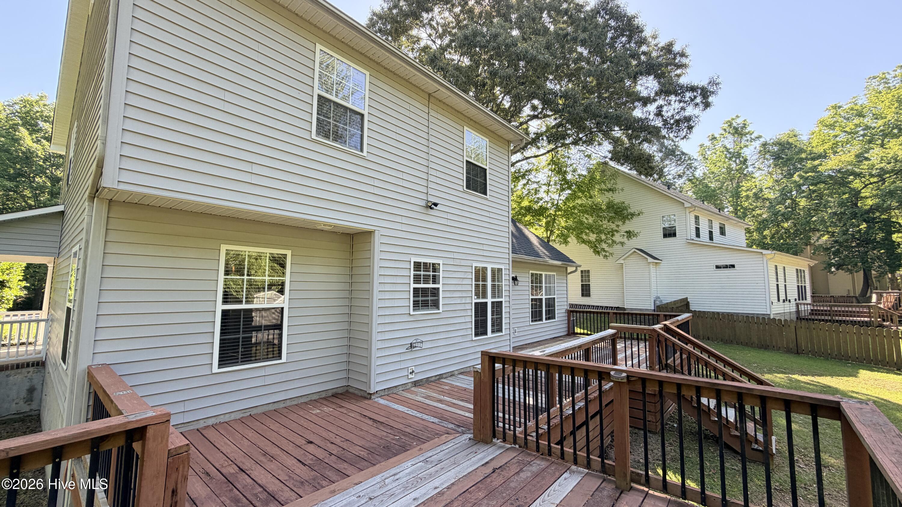 100569360 | Photo 30