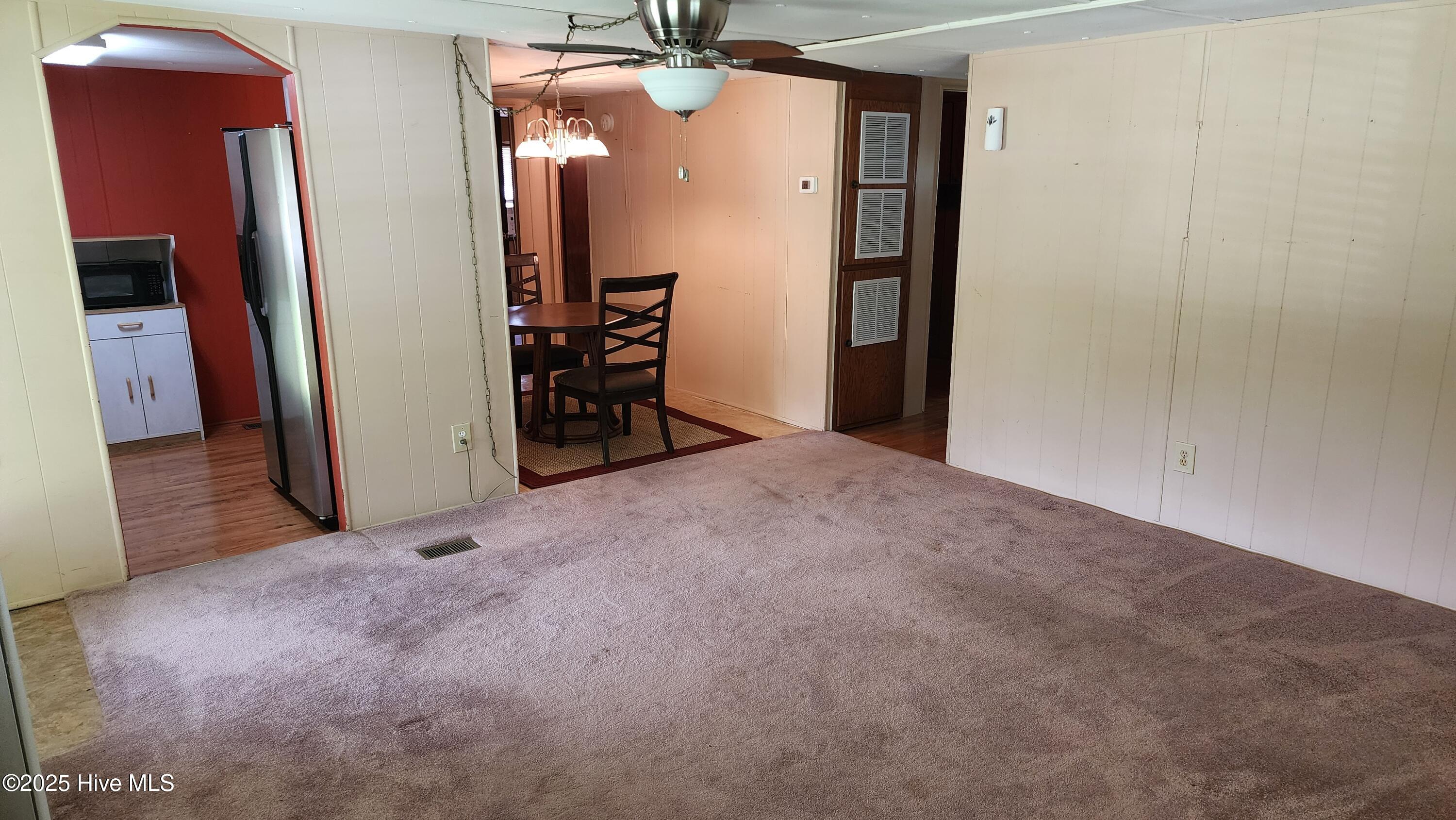 100519643 | Photo 13