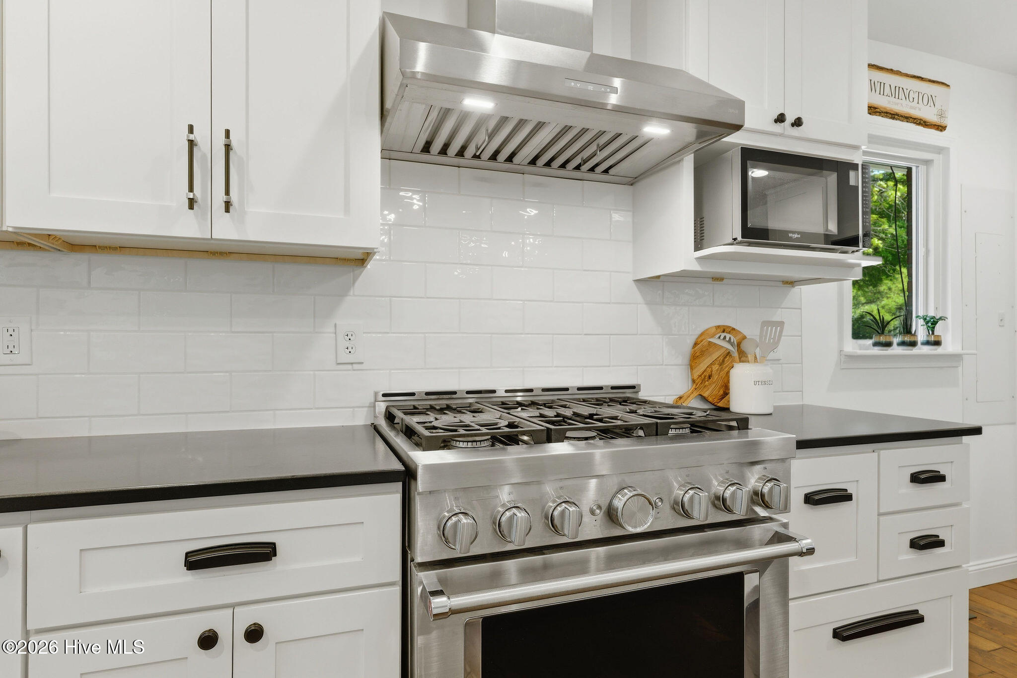 100567317 | Photo 35