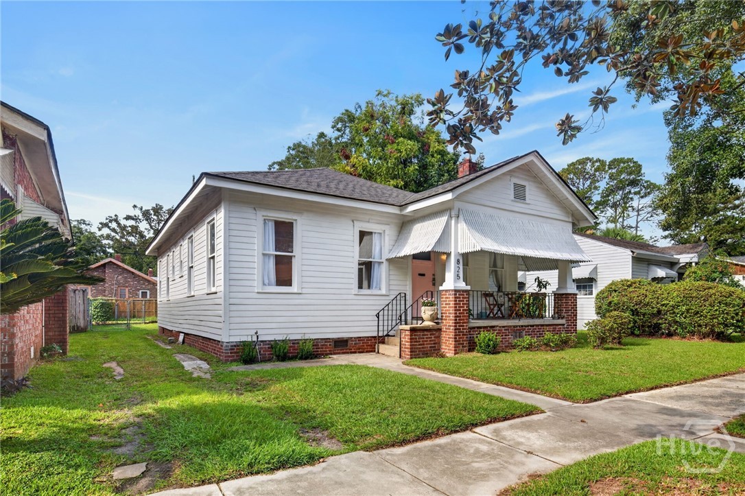 Photo 2 of Single family home for sale at 825 E 34th Street, Savannah, GA 31401 | MLS# SA363575 | Listing updated on 2026-10-01