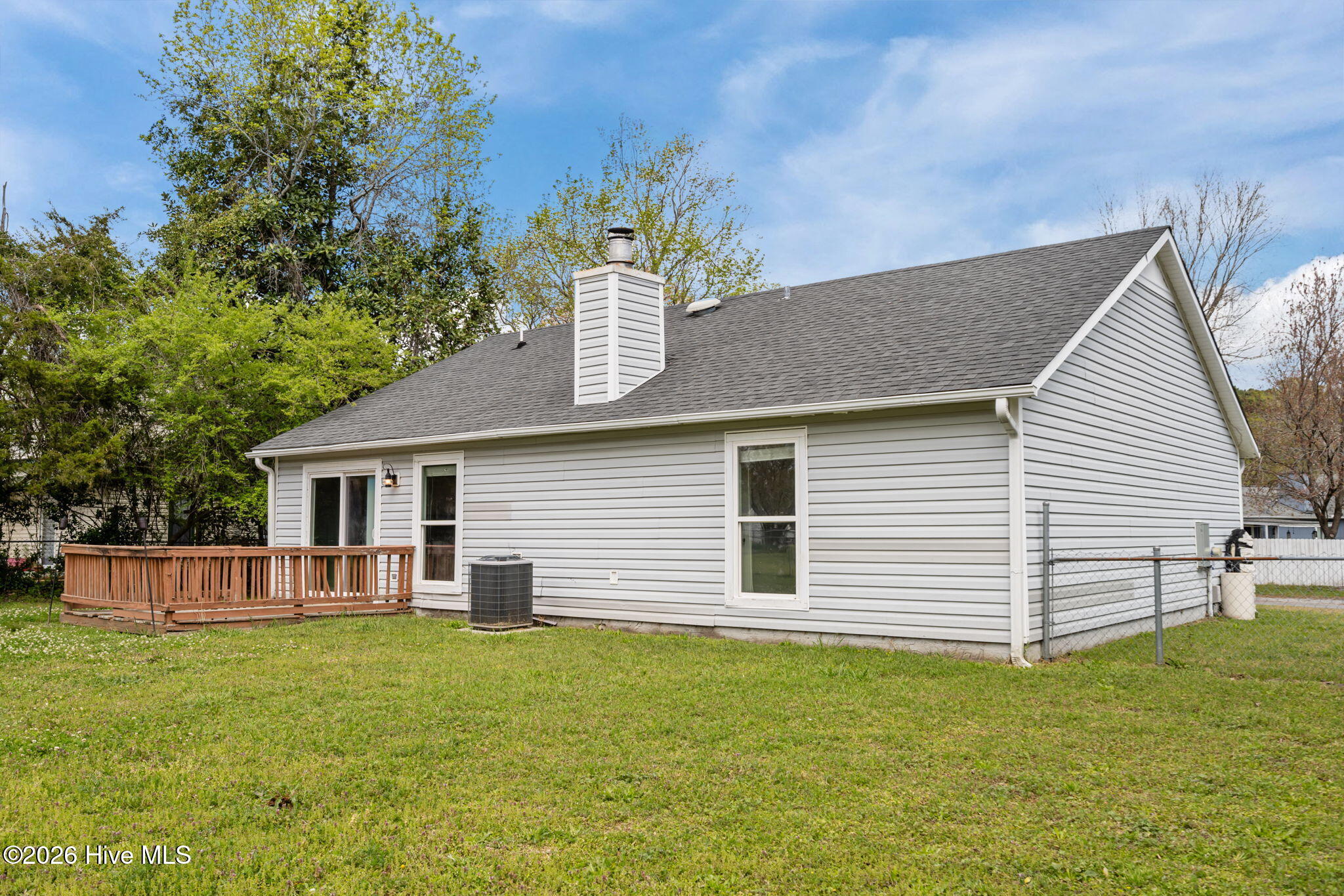 100563828 | Photo 28