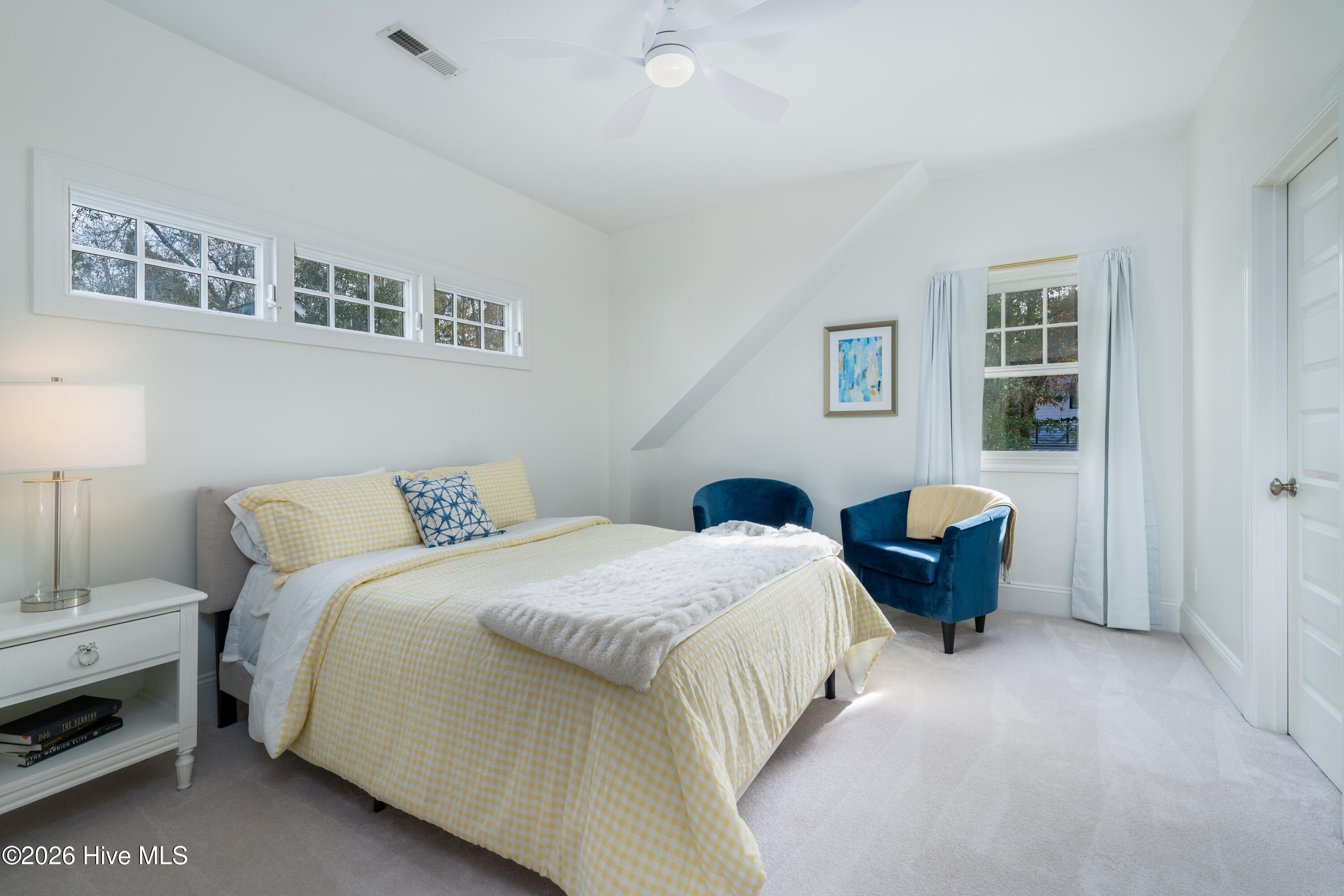 100549444 | Photo 41