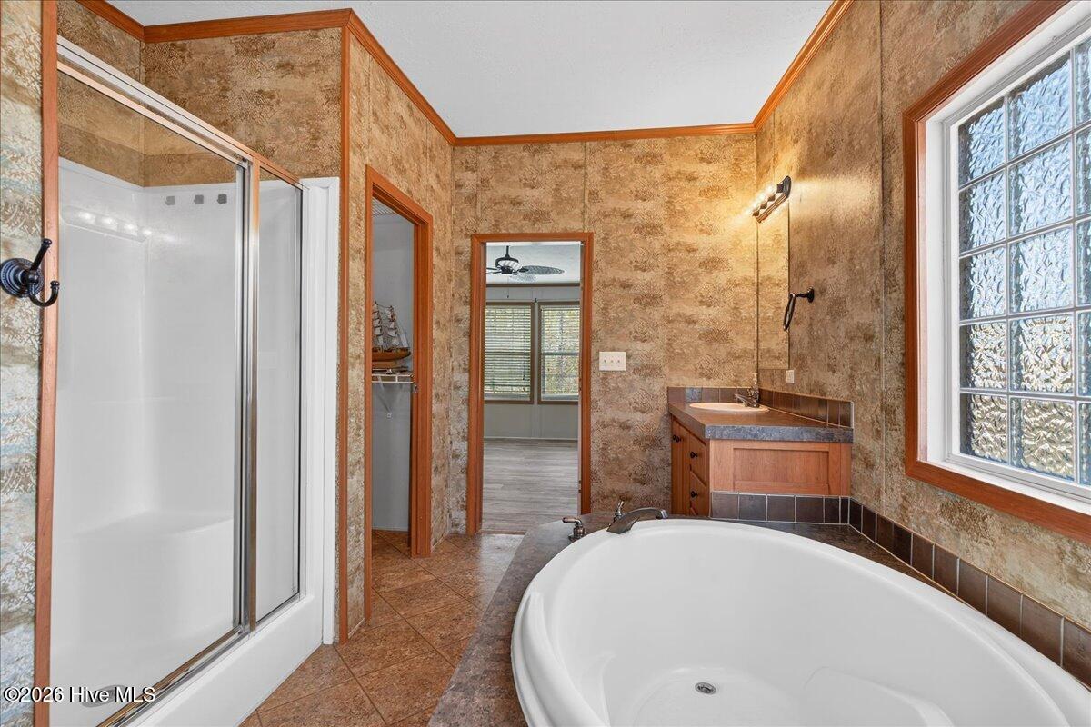 100553428 | Photo 33