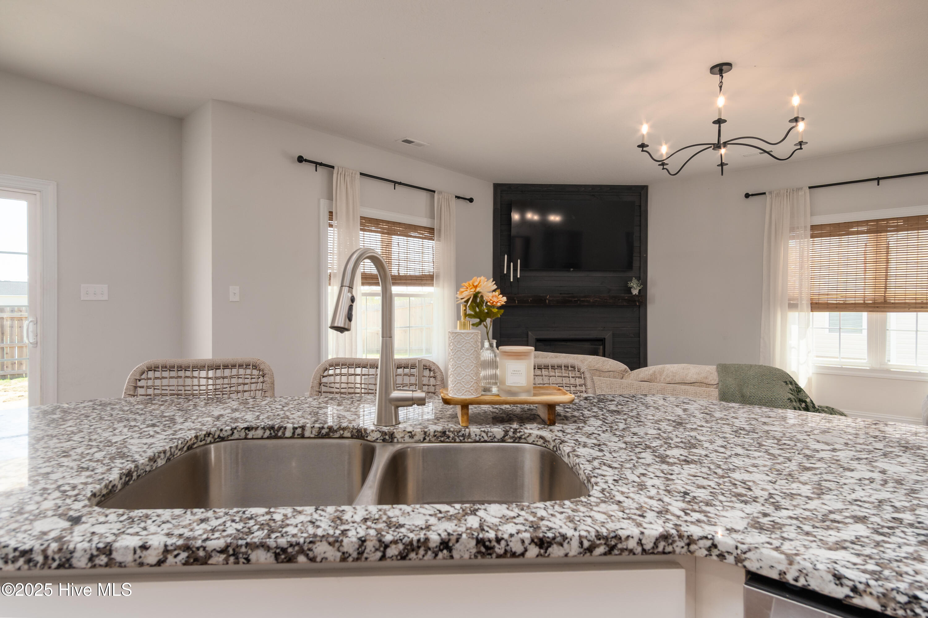 100502519 | Photo 17