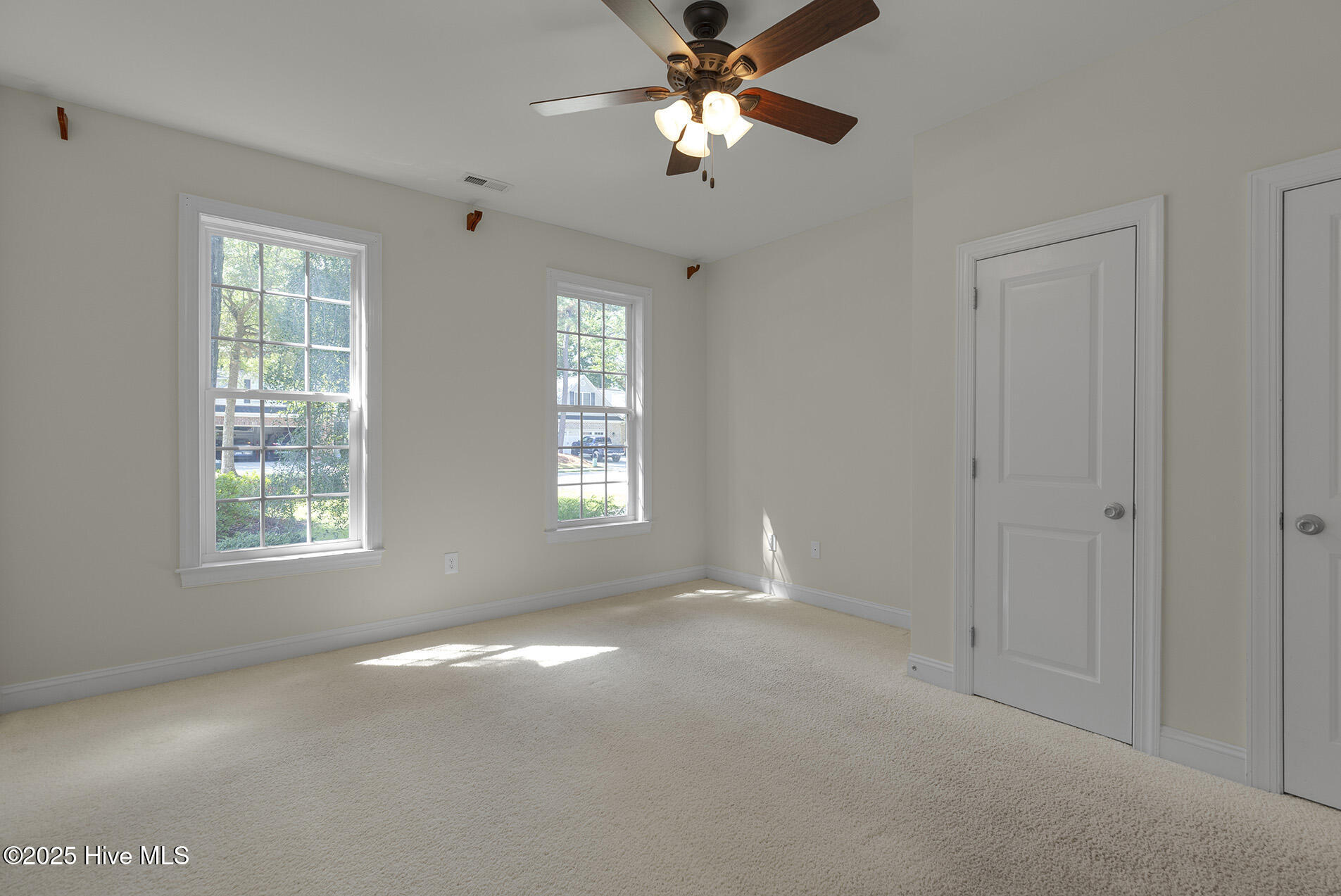 100525517 | Photo 32