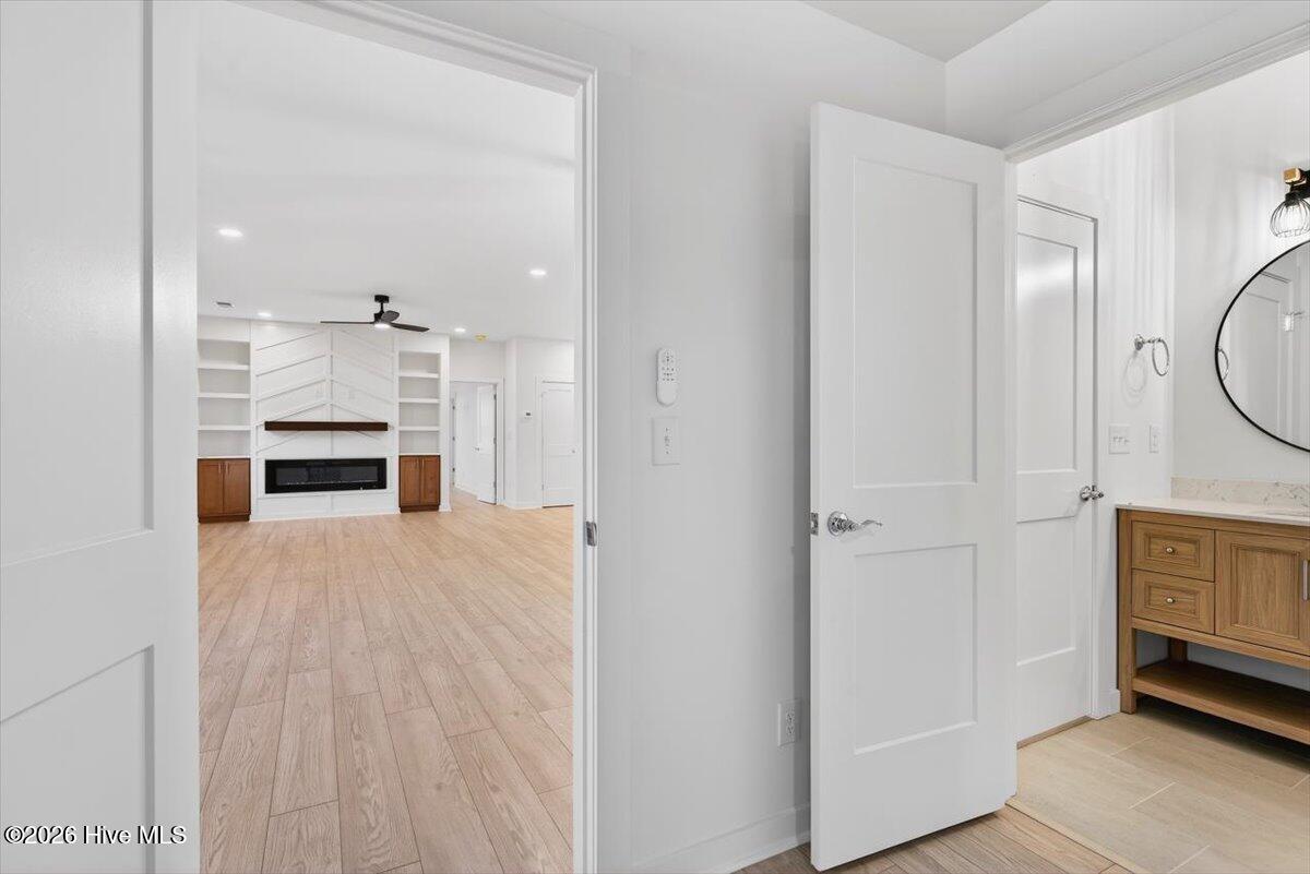 100508679 | Photo 18