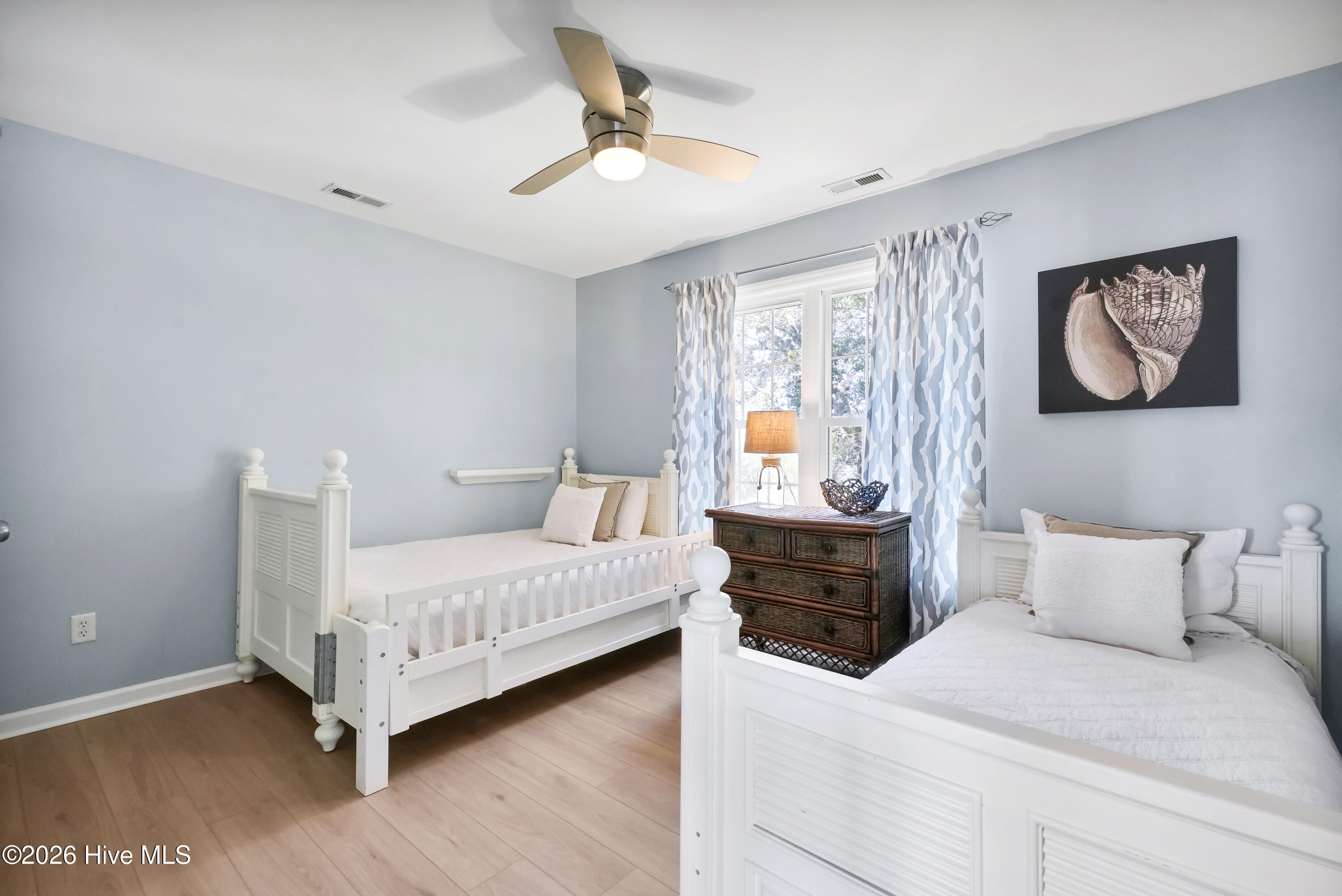 100550810 | Photo 24