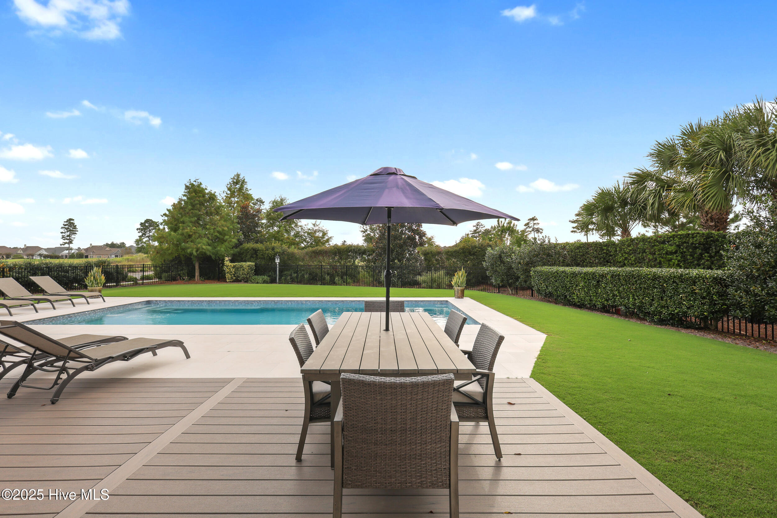 100536655 | Photo 56