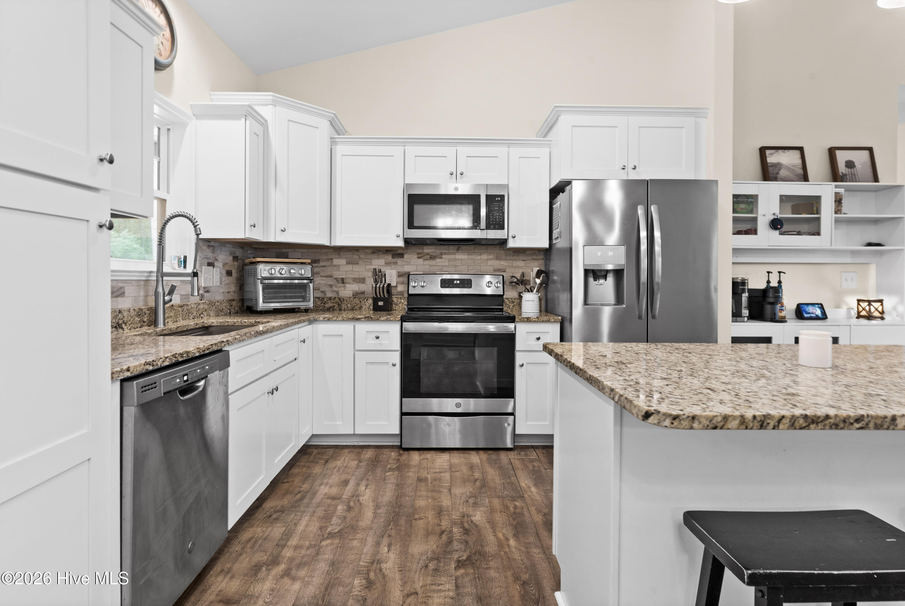 100555595 | Photo 11