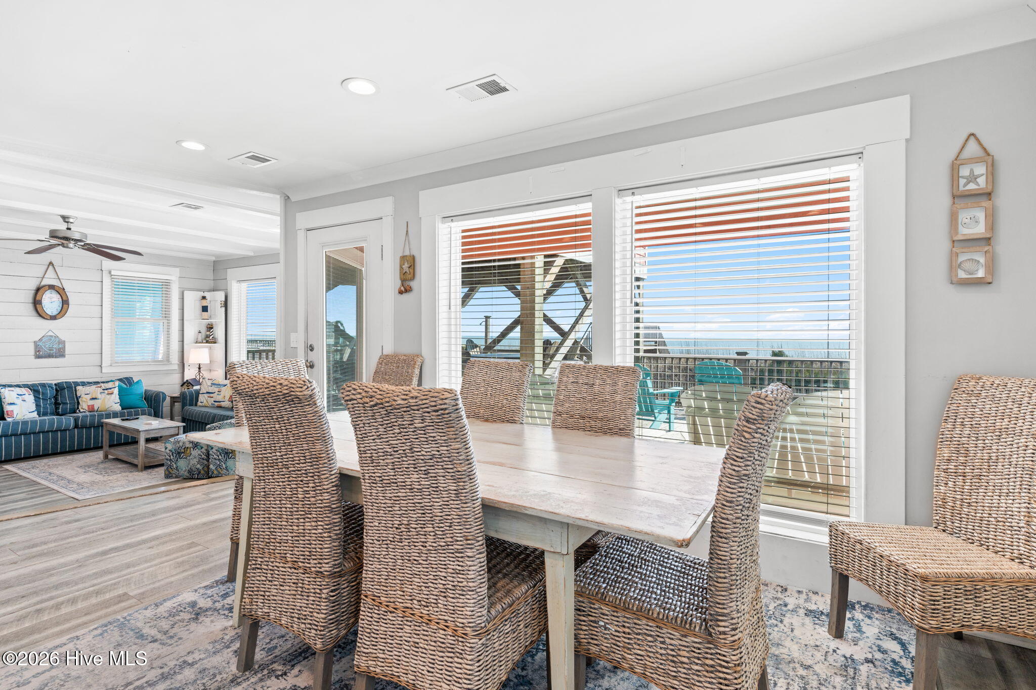 100552493 | Photo 12