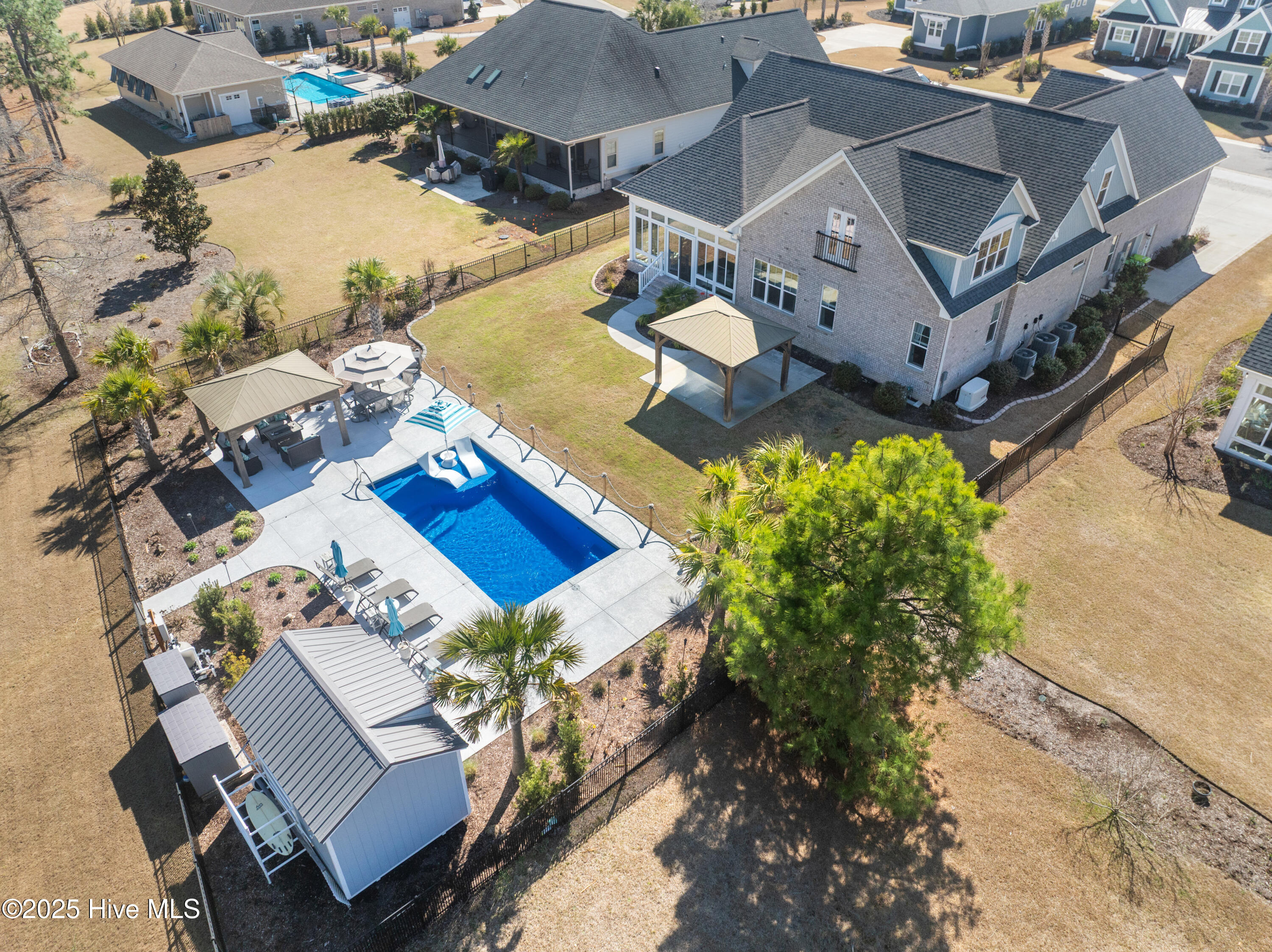 100494528 | Photo 68