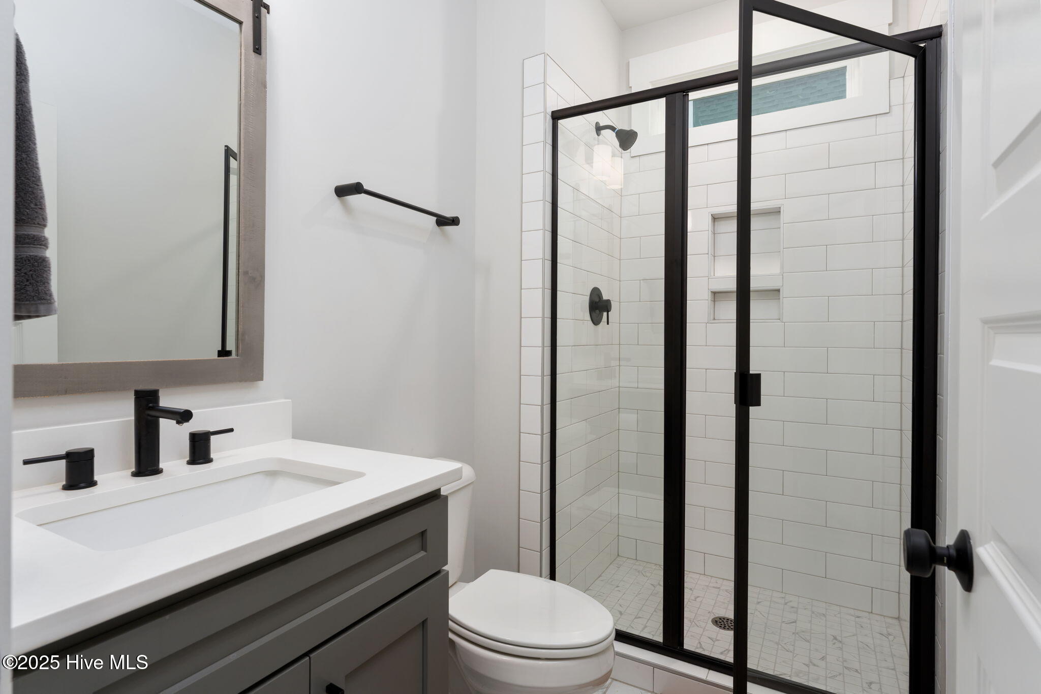 100542365 | Photo 18