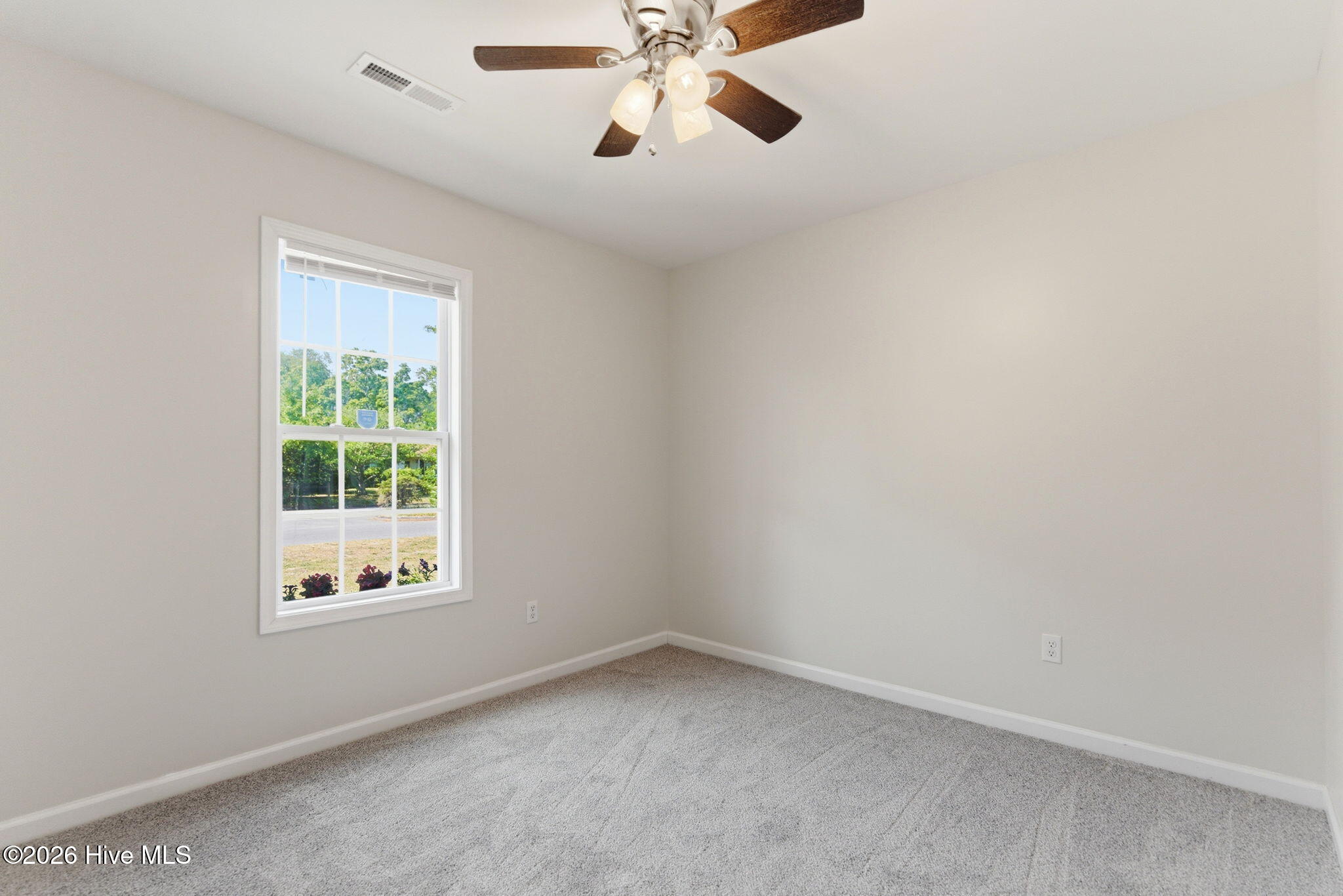 100570118 | Photo 24