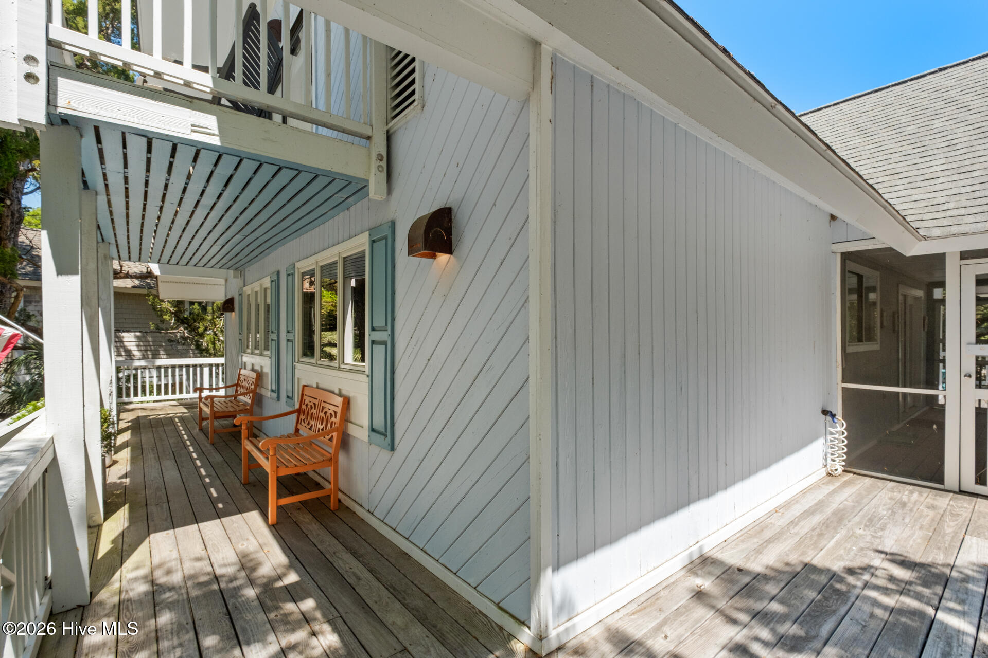 100569244 | Photo 43