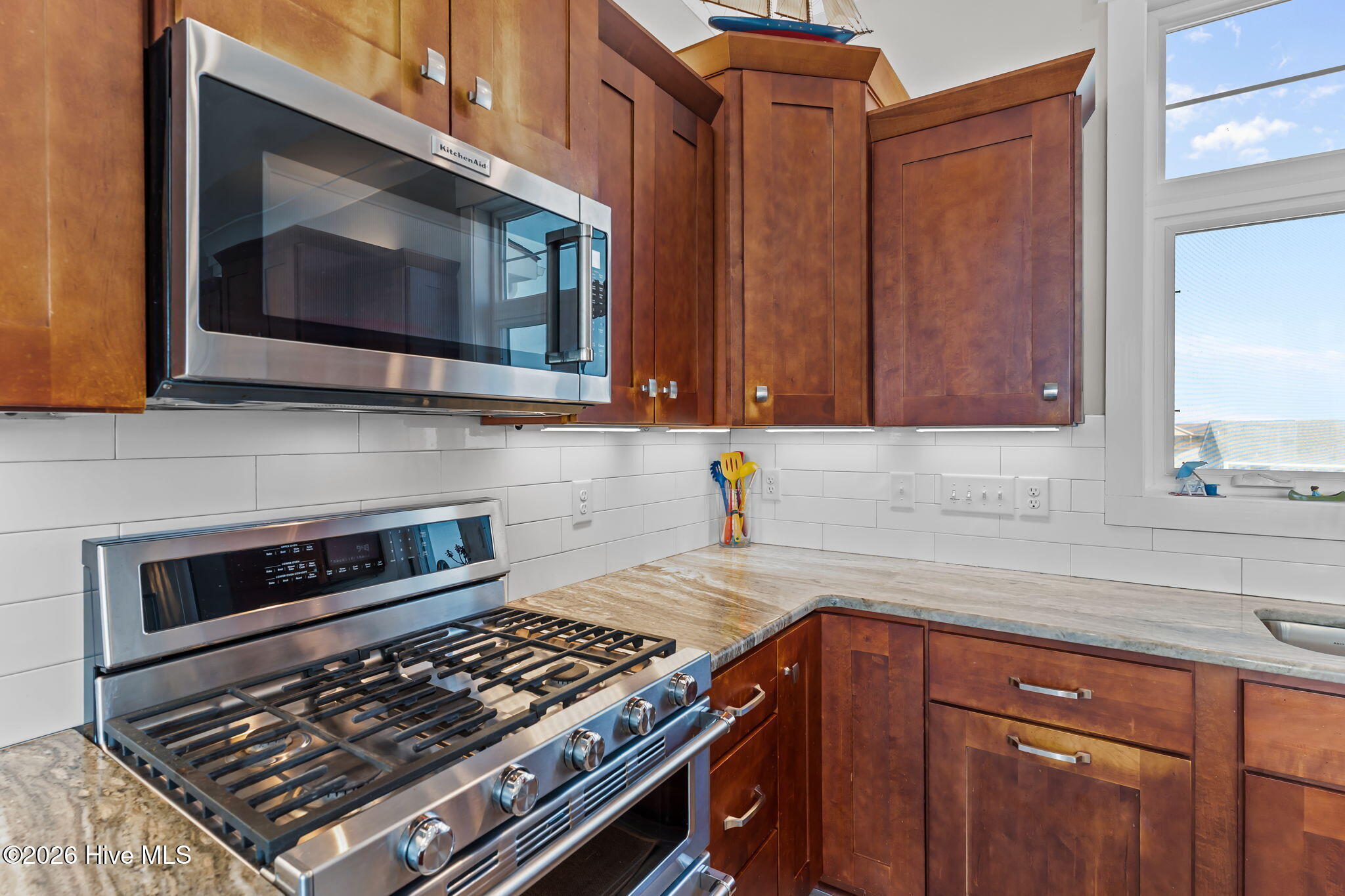 100554272 | Photo 19