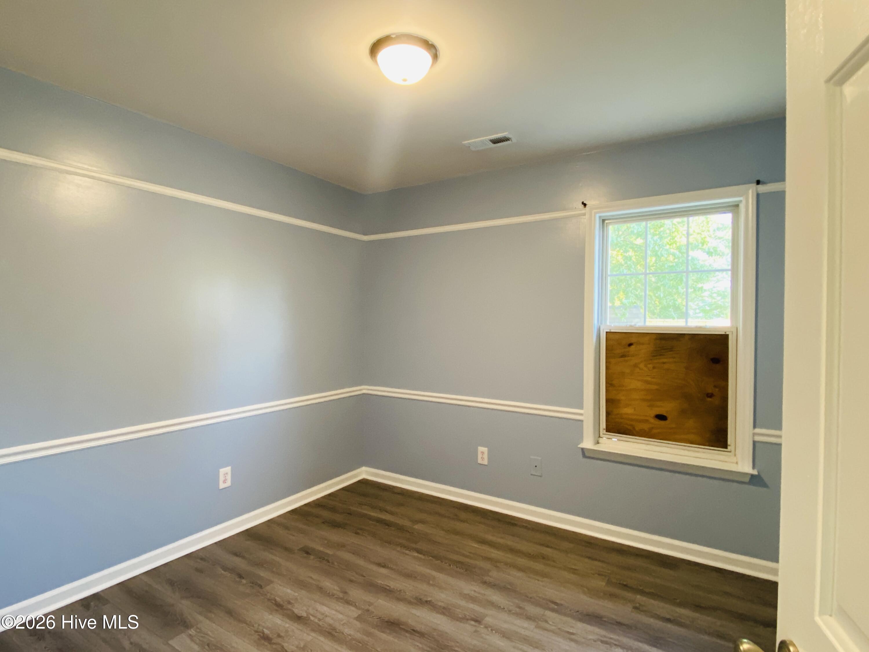 100562319 | Photo 11