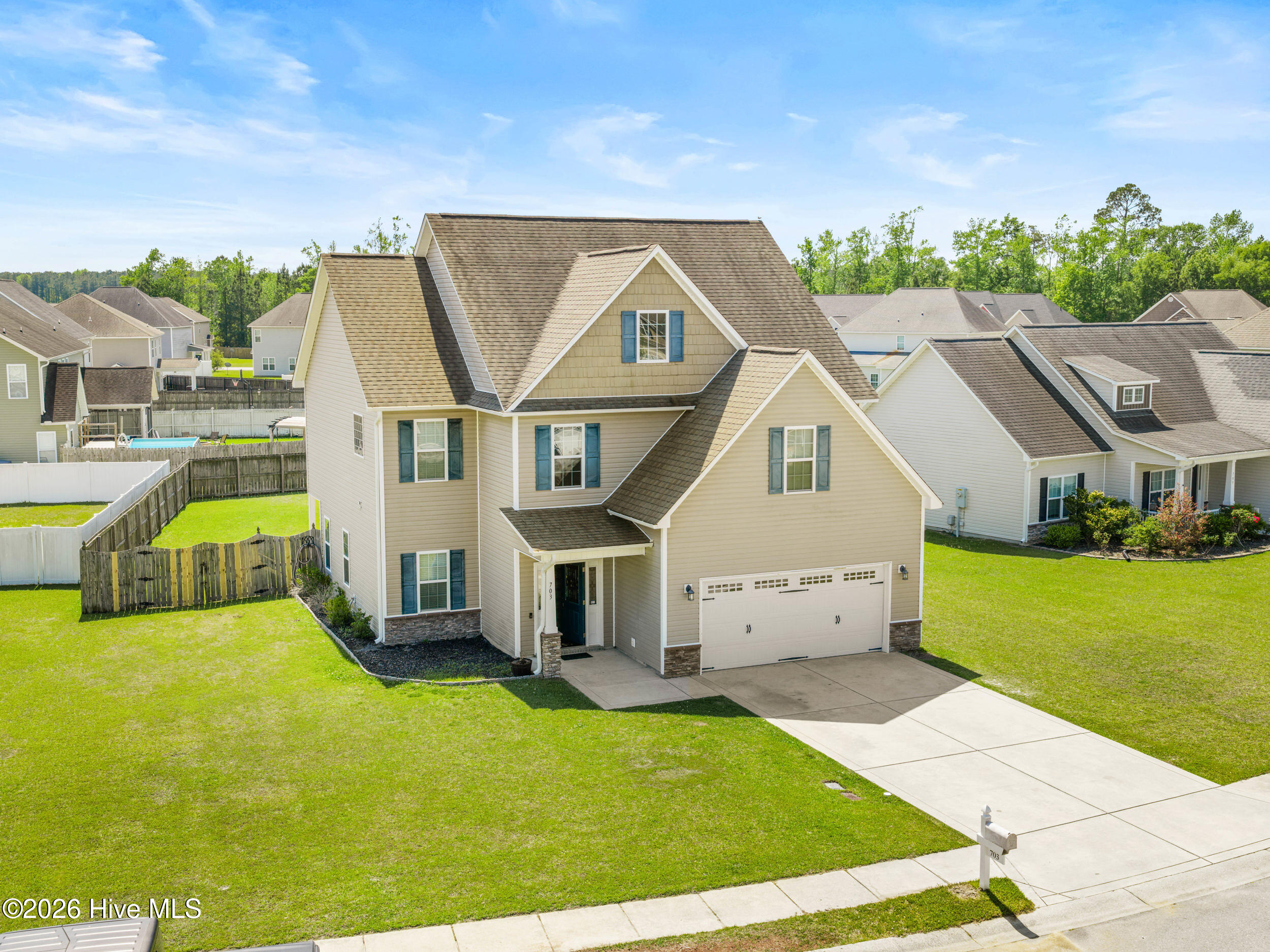 100568044 | Photo 48