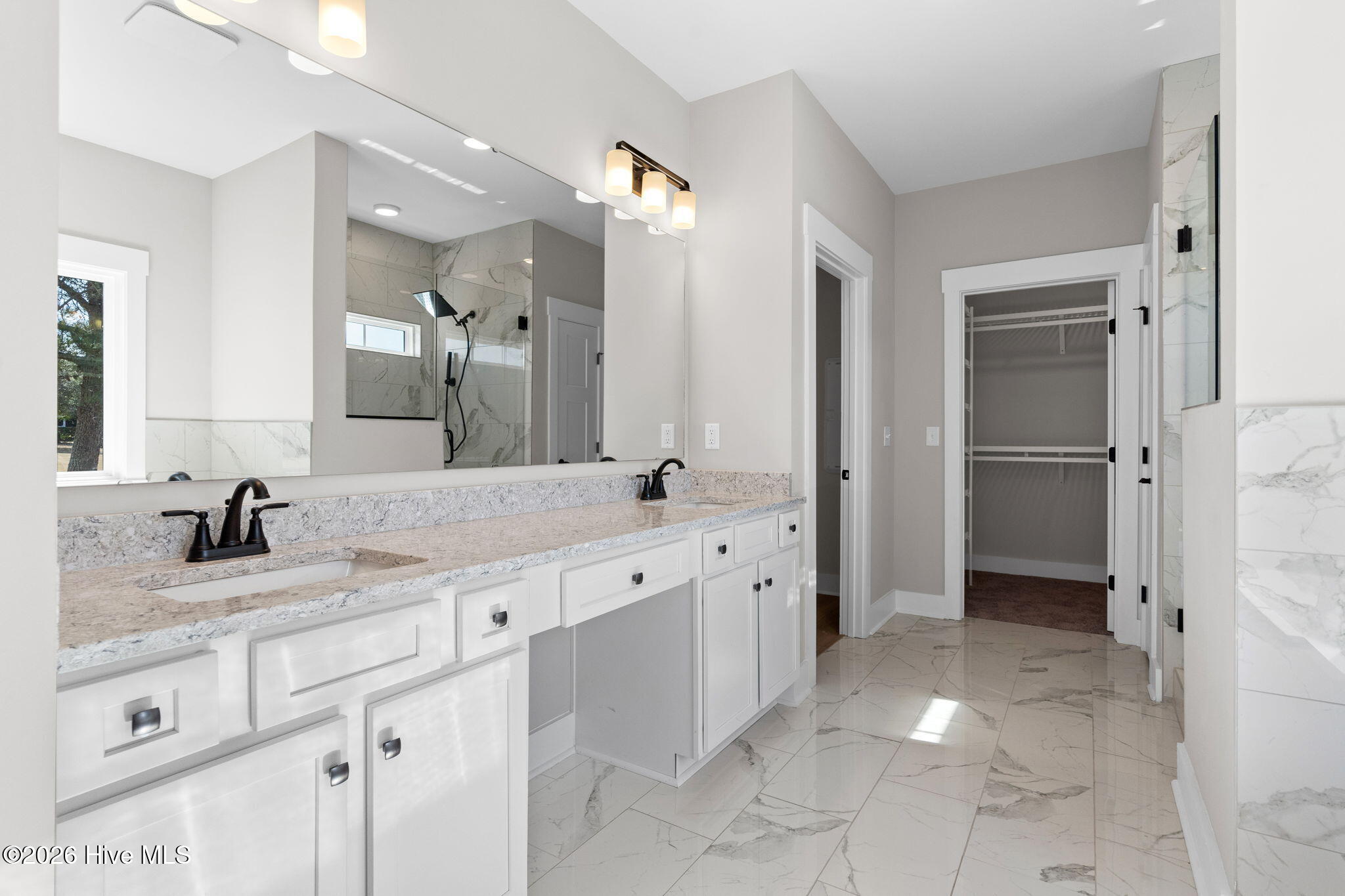 100537581 | Photo 37