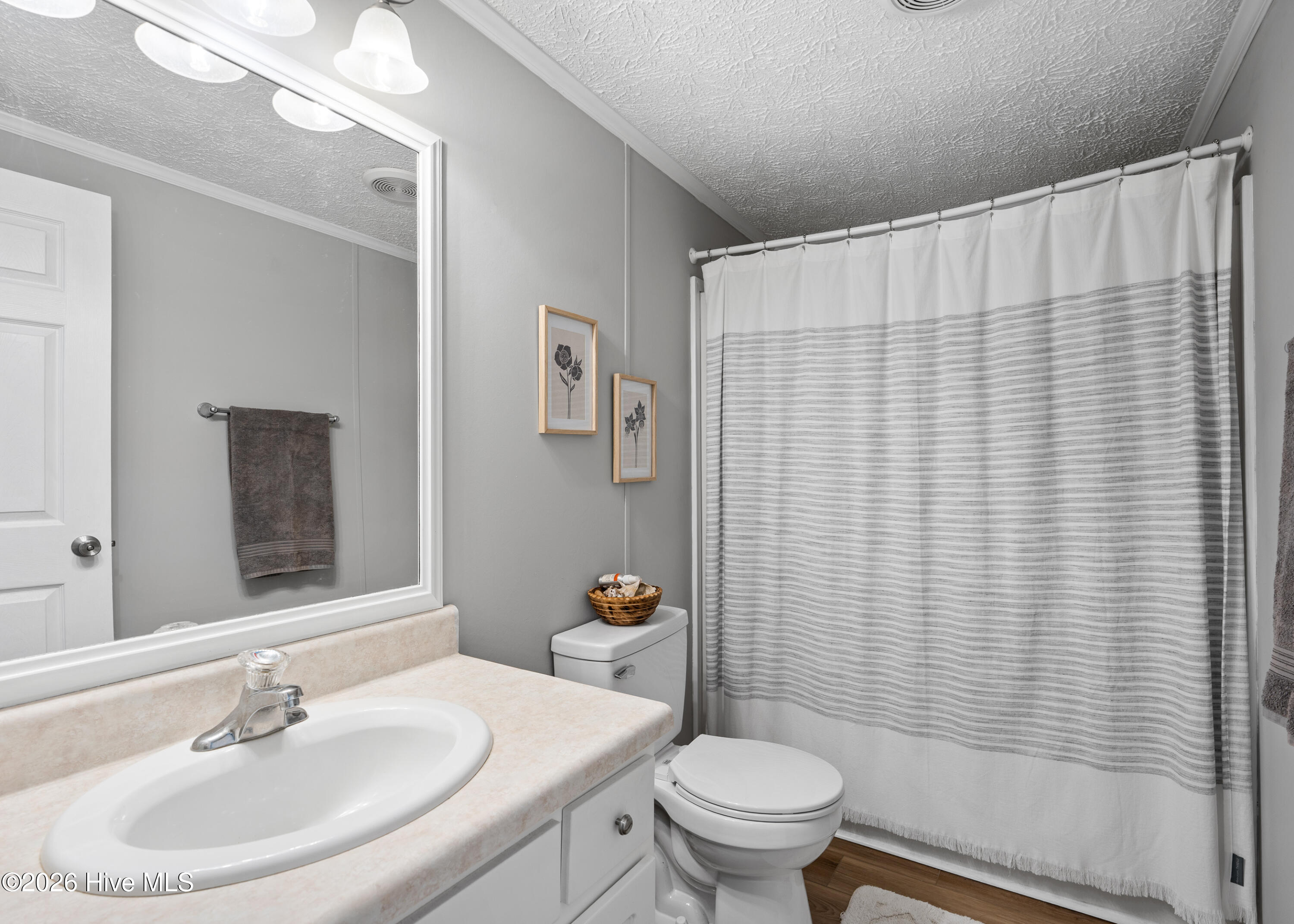 100548742 | Photo 32