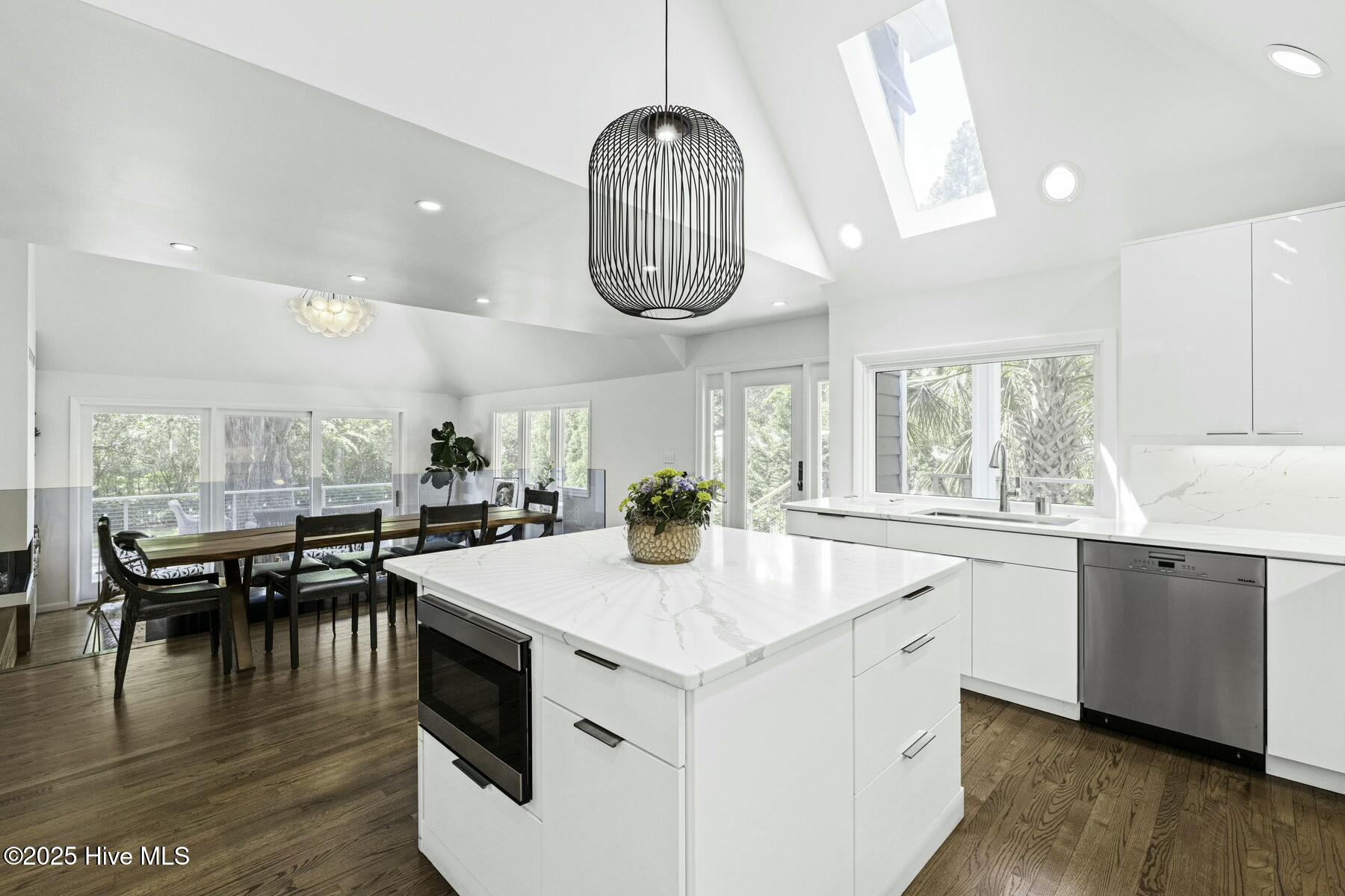 100555228 | Photo 19