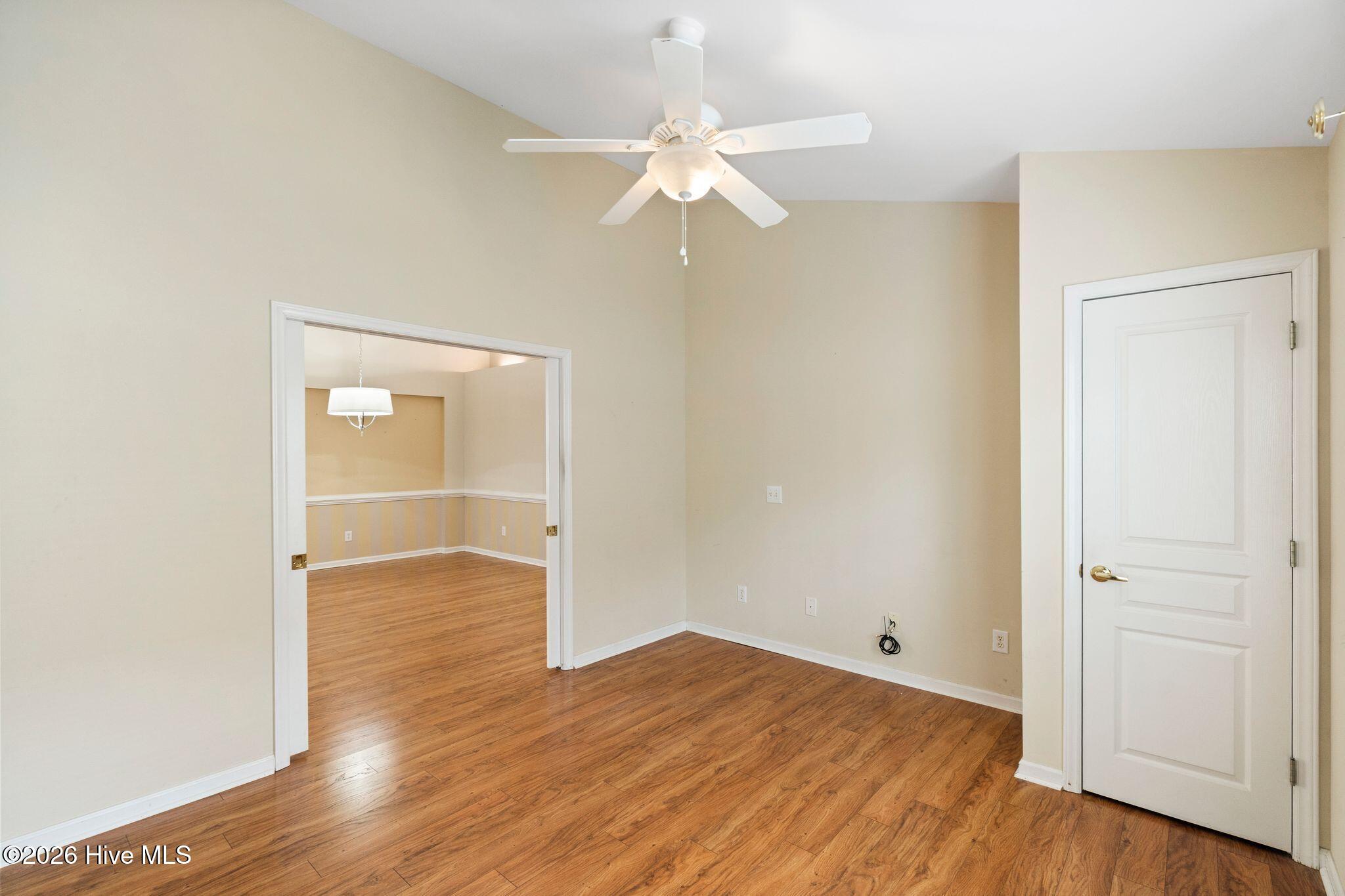 100558040 | Photo 32