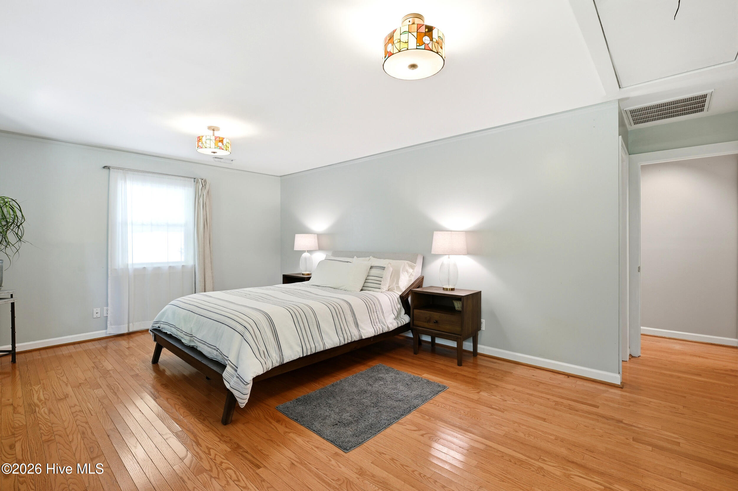 100570431 | Photo 25