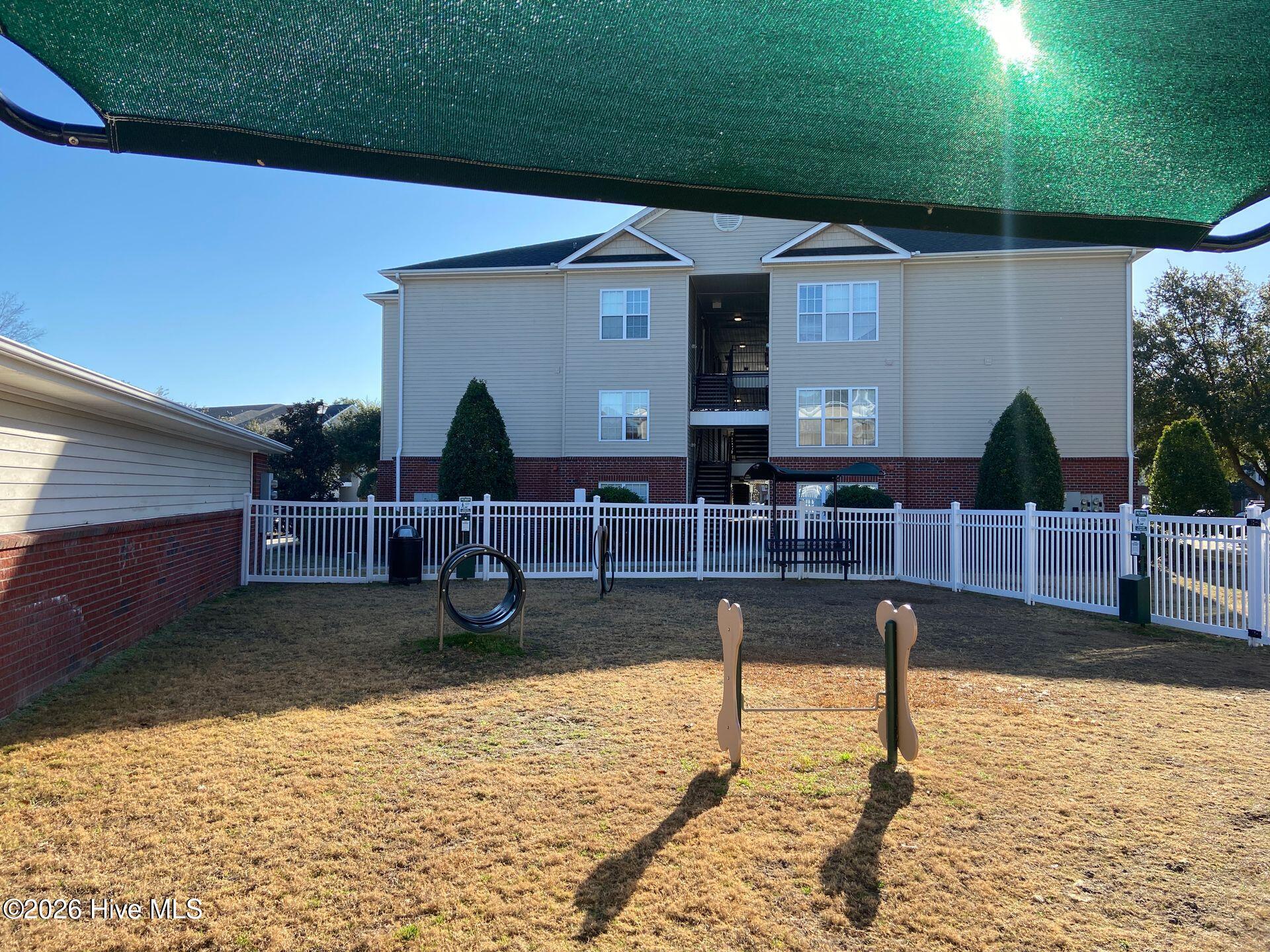 100549389 | Photo 38