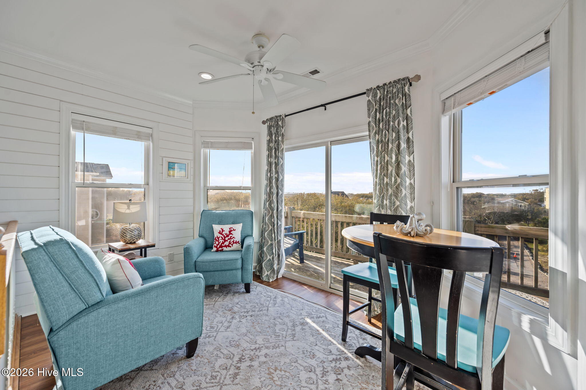 100565208 | Photo 24