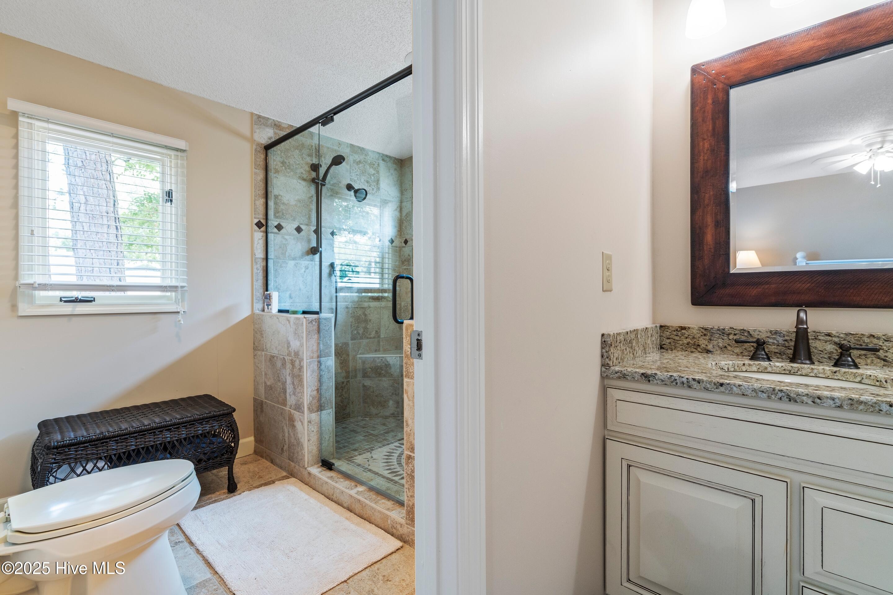 100517160 | Photo 36