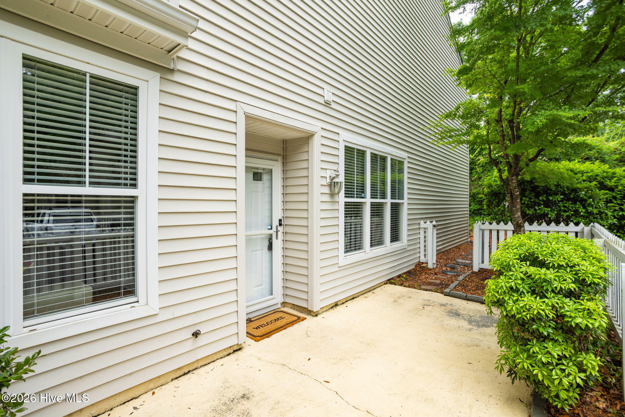 100570358 | Photo 35